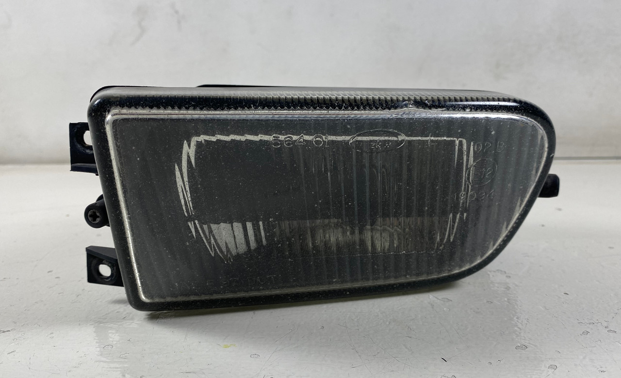 1997-00 BMW E39 540i 528i DRIVER FRONT BUMPER FOG LIGHT 8377941