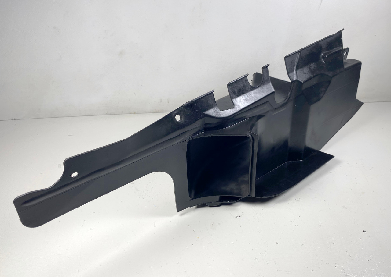 BMW E39 5' PASSENGER BRAKE AIR DUCT 540i 530i 525i 8159422