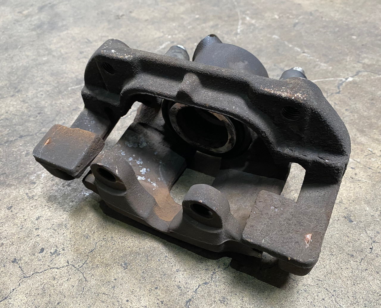 BMW e46 325 323 PASSENGER FRONT BRAKE CALIPER 6758114