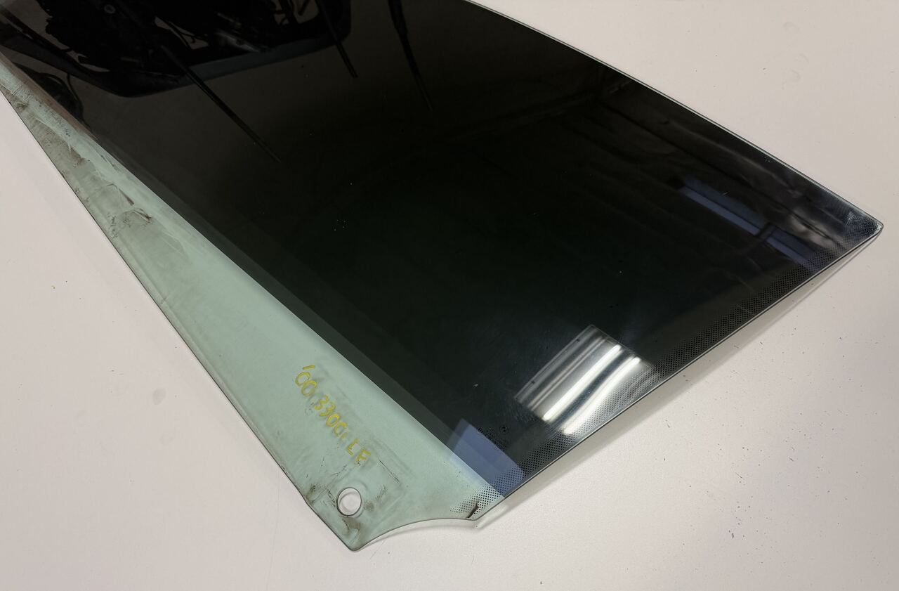 DRIVER FRONT DOOR WINDOW GLASS BMW E46 M3 330ci 325ci  8204177