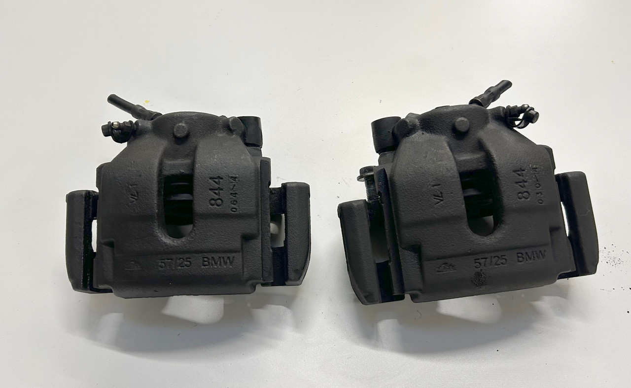 BMW E36 E46 330ci 330i PAIR FRONT BRAKE CALIPERS W/ CARRIER 6765881