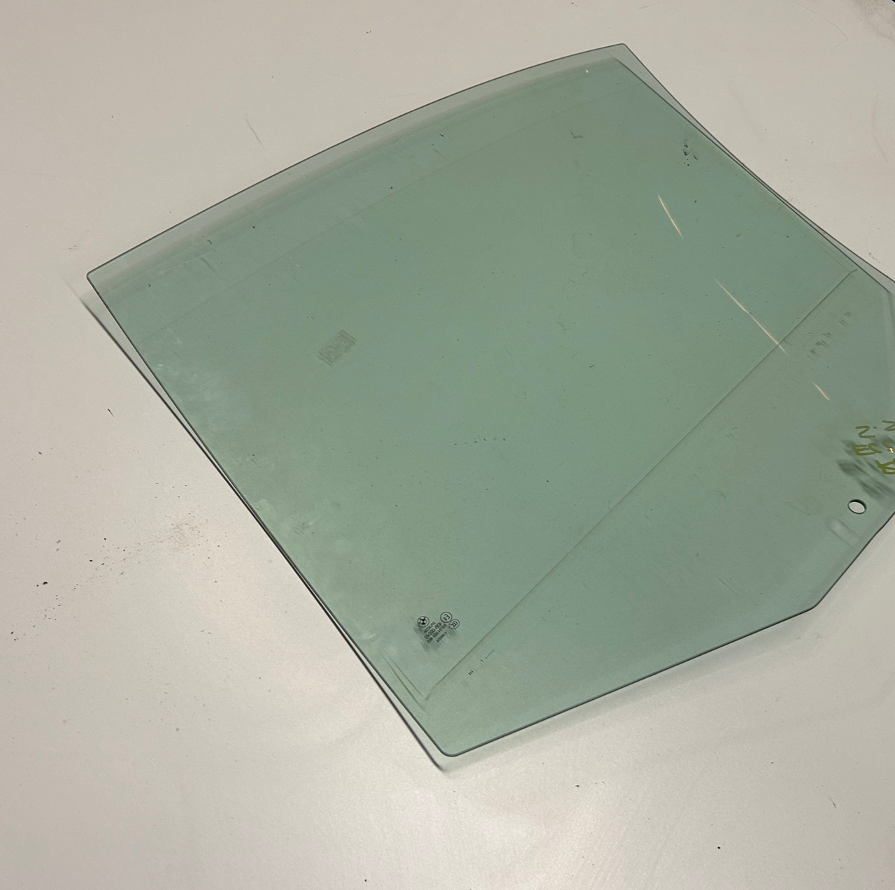2004-11 BMW E60 550i 545i 530i 525i PASSENGER REAR WINDOW GLASS 7110636