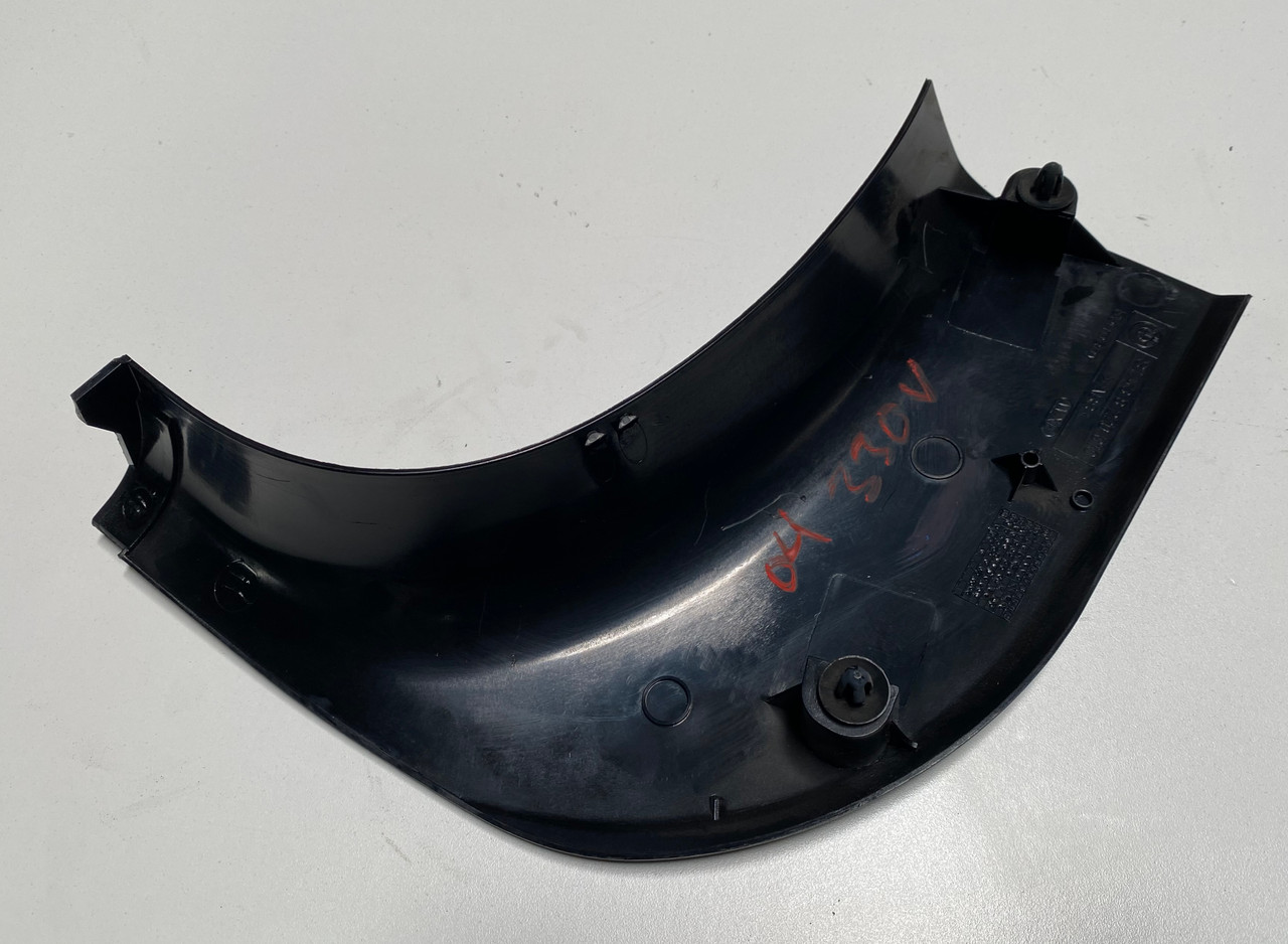 BMW E46 330 325 323 PASSENGER SIDE KICK PANEL 8220010