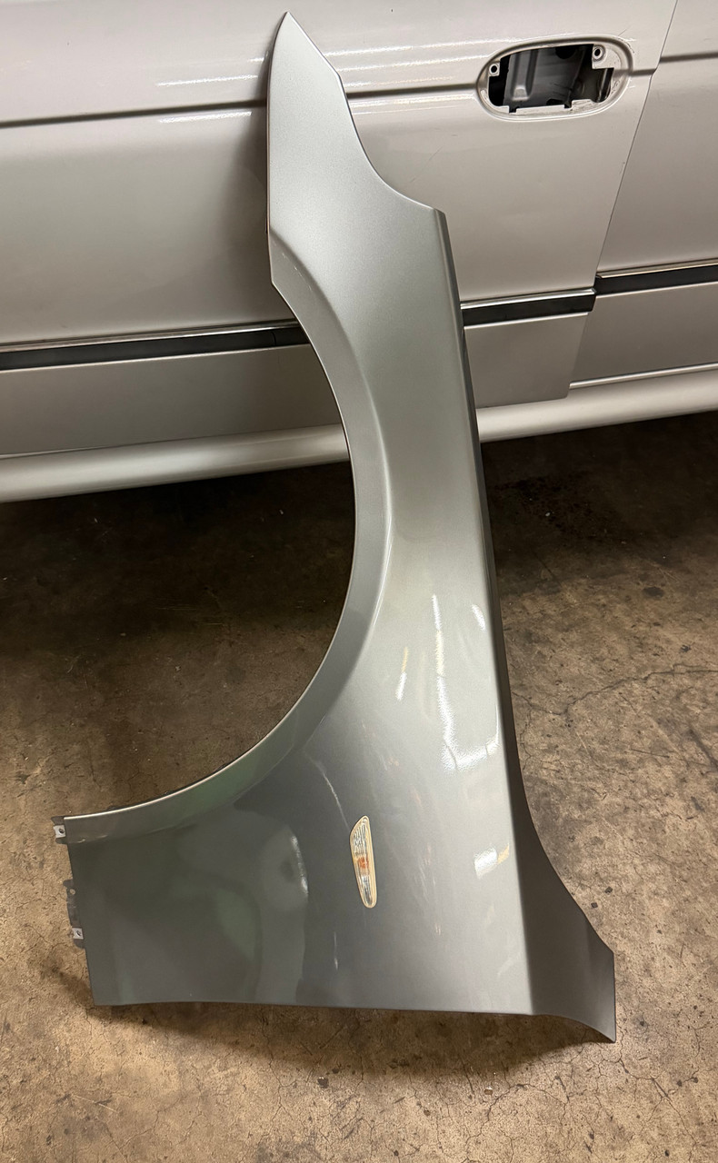 2004-10 BMW E60 E61 5-SERIES DRIVER FENDER 7111429