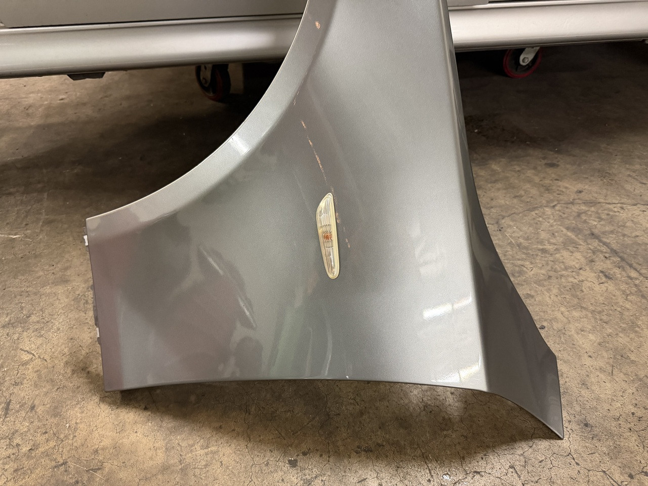 2004-10 BMW E60 E61 5-SERIES DRIVER FENDER 7111429