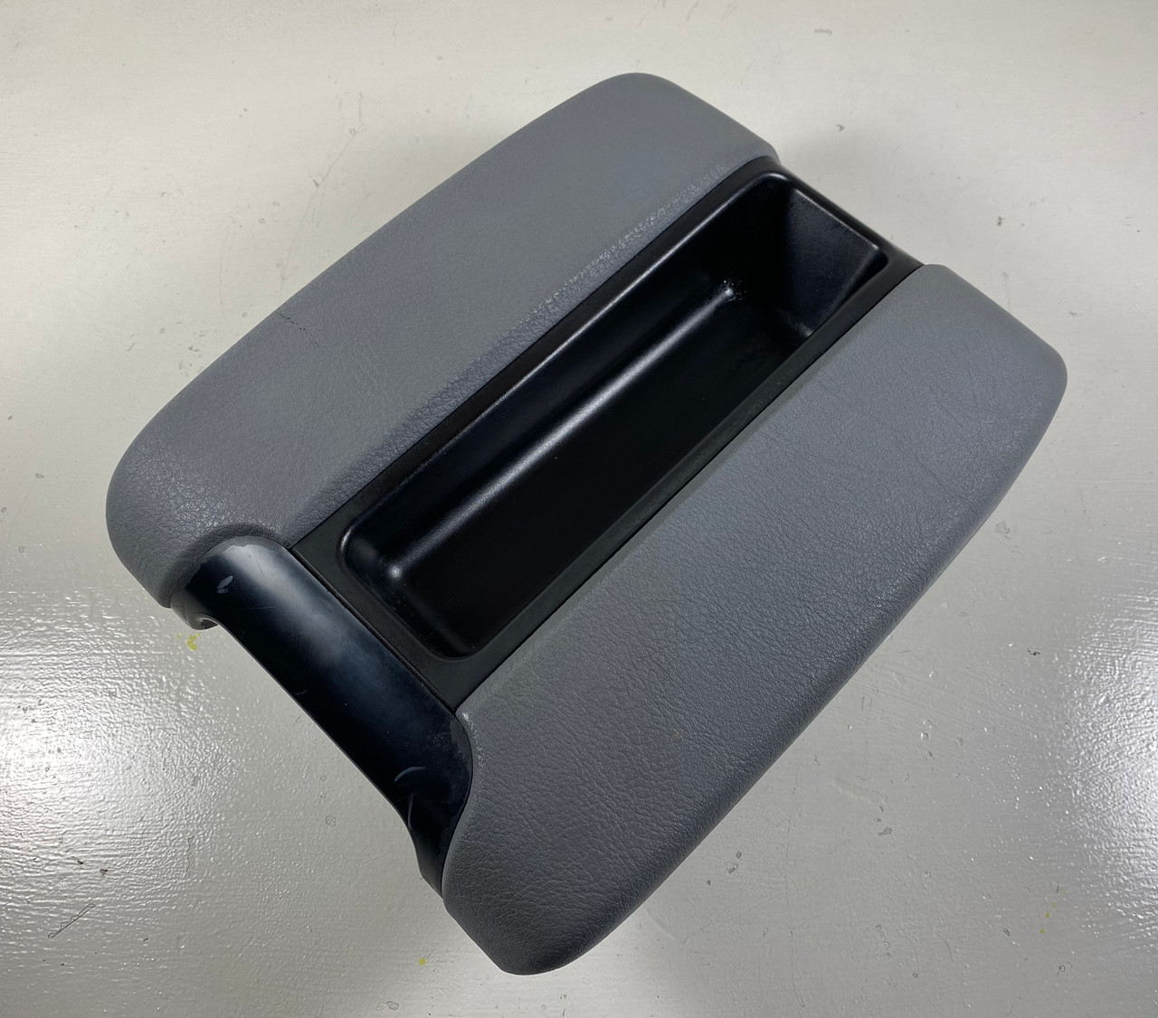 BMW E39 5-Series Center Console Gray Arm Rest OEM 7140698