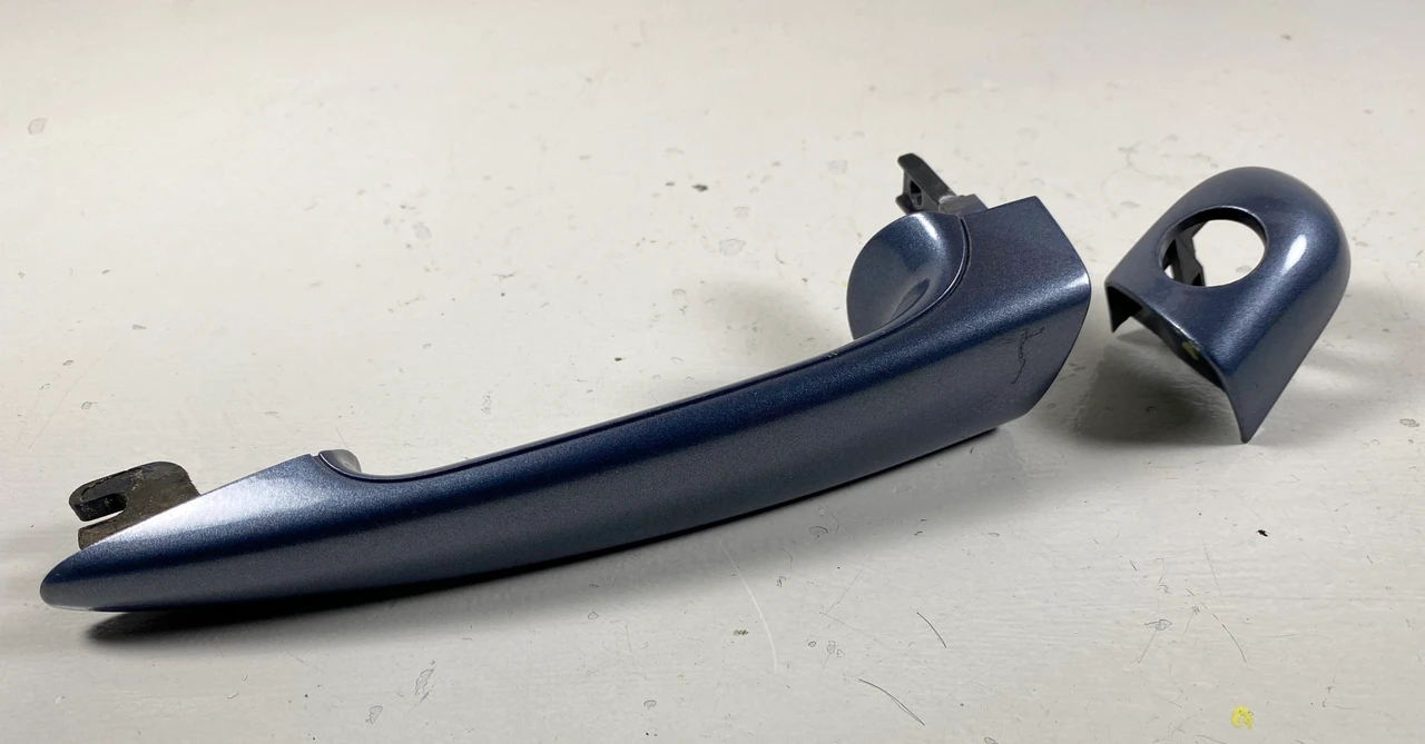 2000-05 BMW E46 3' DRIVER FRONT EXTERIOR DOOR HANDLE STAHLBLAU 8253455
