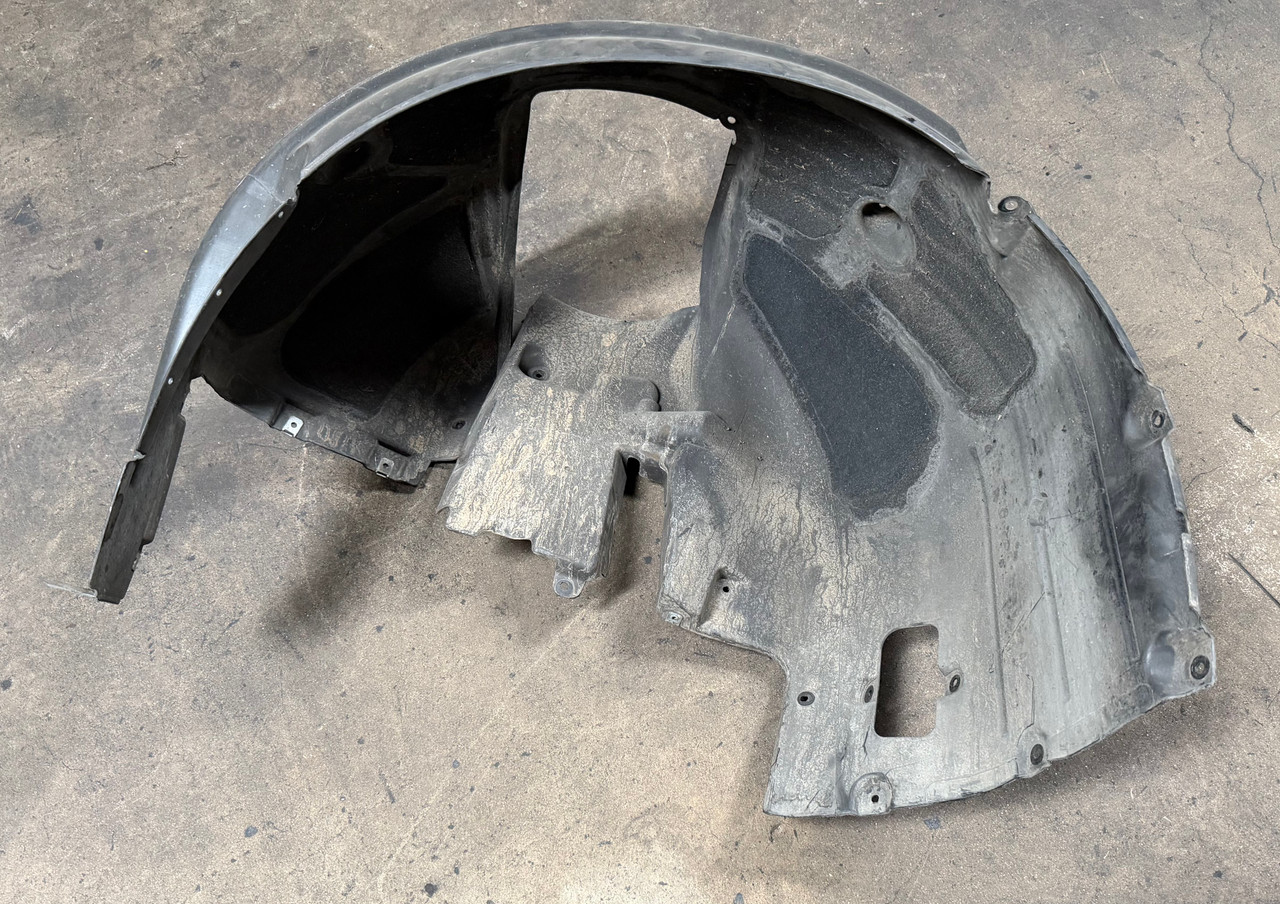BMW E60 550i 535i 530i 528i PASSENGER FRONT INNER FENDER LINER GUARD 7033750