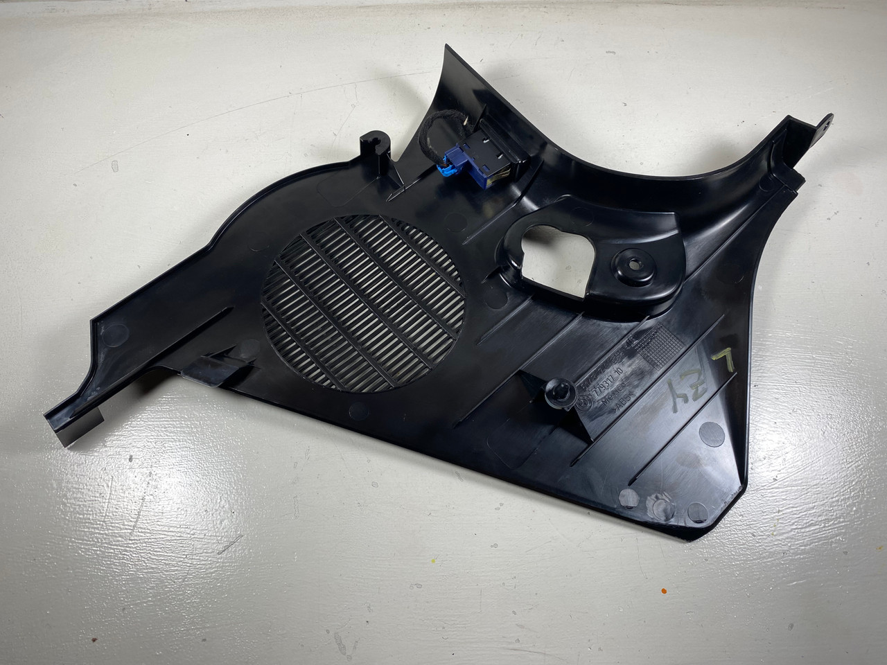 BMW E85 Z4 DRIVER FRONT LOWER KICK PANEL OEM 7016991