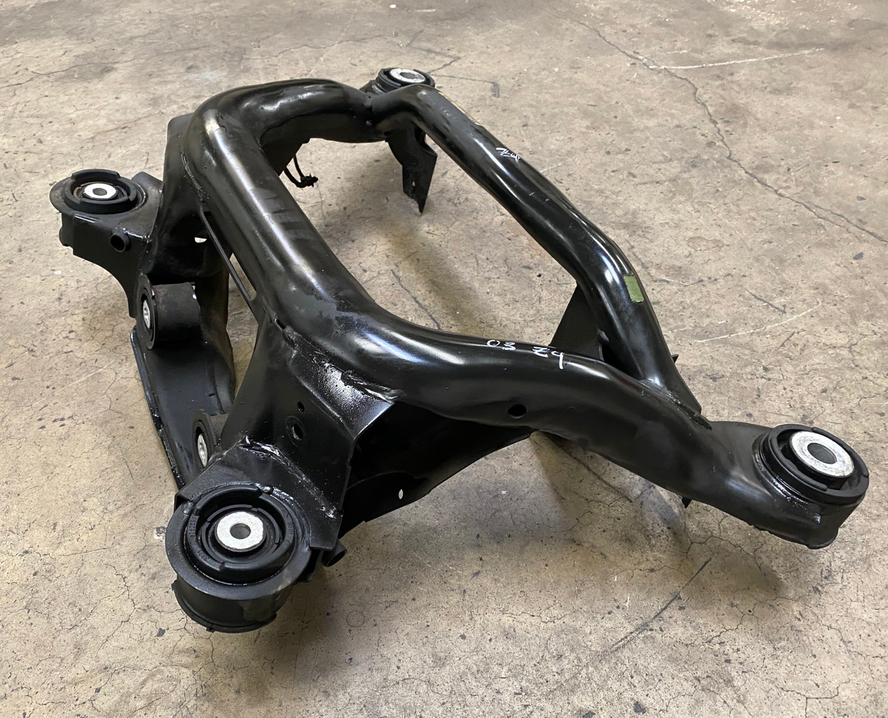 2003-05 BMW E85 Z4 REAR SUBFRAME CRADEL AXLE CARRIER 6777725