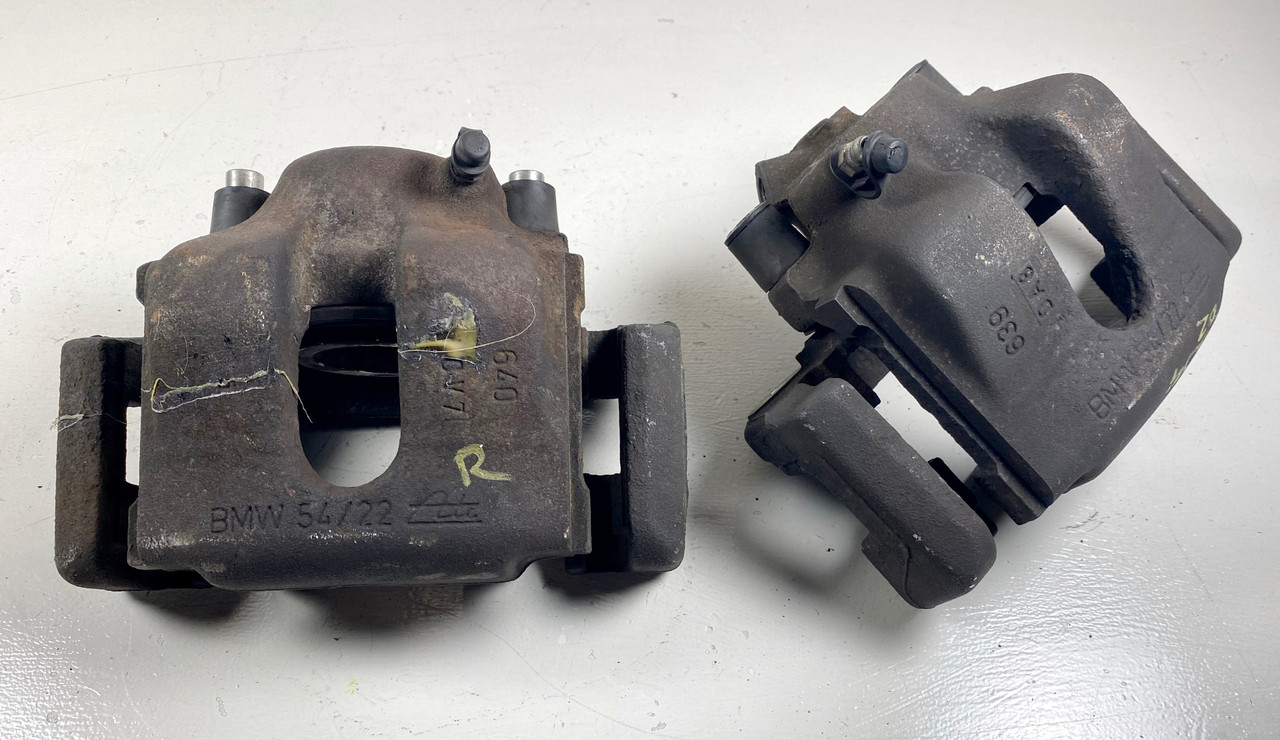 2000-05 BMW E46 325 323 PAIR FRONT BRAKE CALIPERS OEM