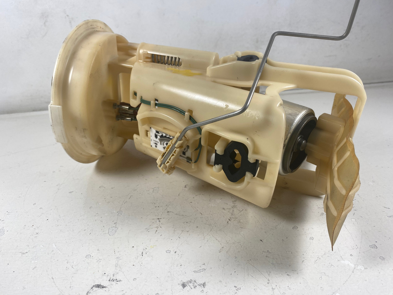 2000-05 BMW E46 330 328 325 FUEL PUMP ASSEMBLY OEM