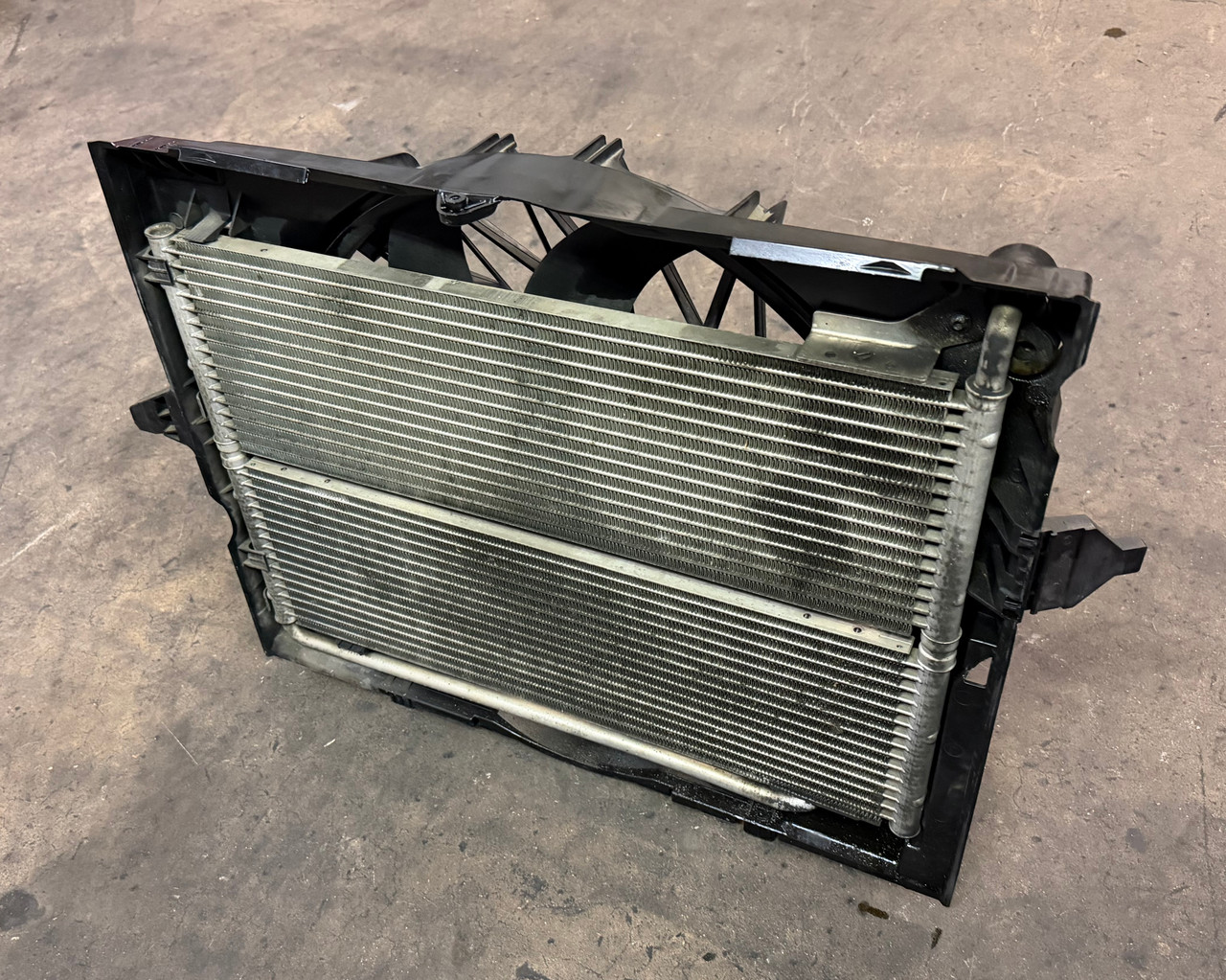 BMW 550i 650i COOLING FAN ENGINE OIL COOLER E60 E63 E64 7534911