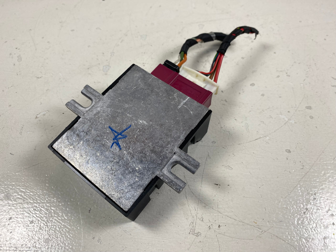 201316 BMW F30 328i FUEL PUMP CONTROL RELAY MODULE 7407514