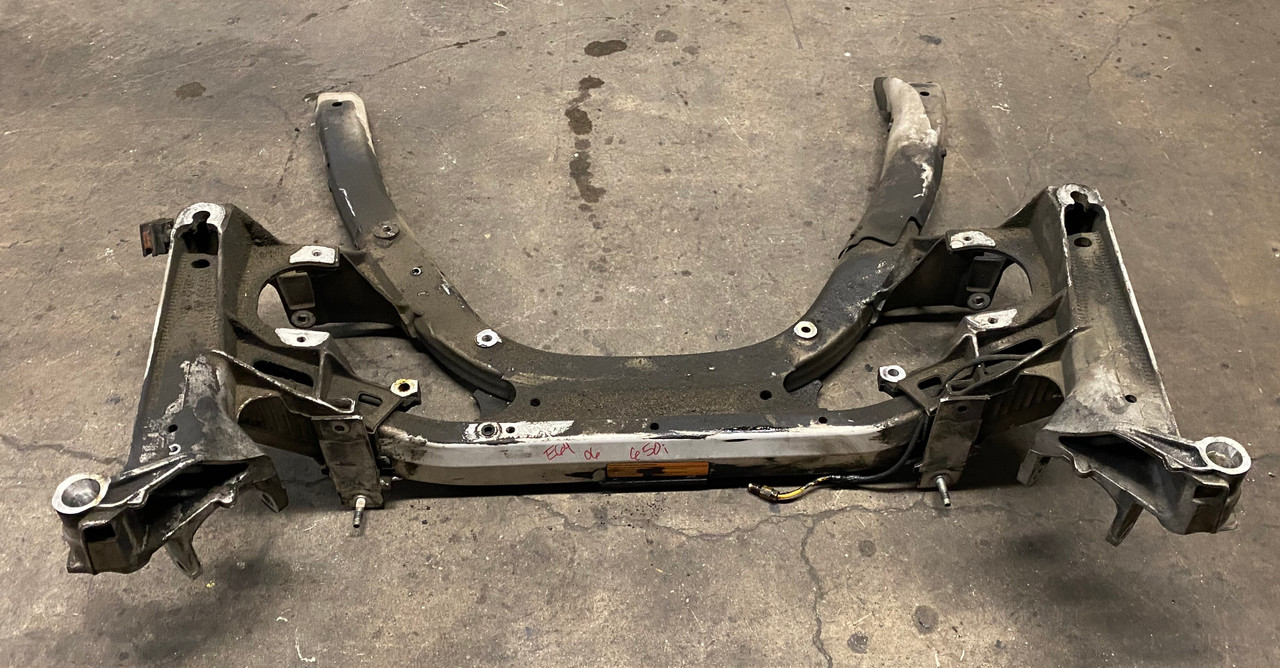 BMW E64 645i 650i FRONT AXLE SUPPORT CARRIER SUBFRAME 6782455