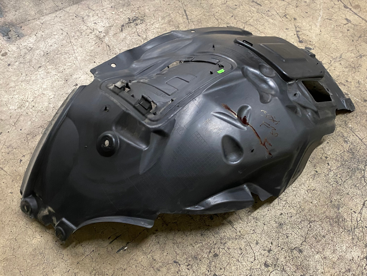 BMW F30 320i 328i DRIVER FRONT FENDER LINER SPLASH SHIELD 7260725