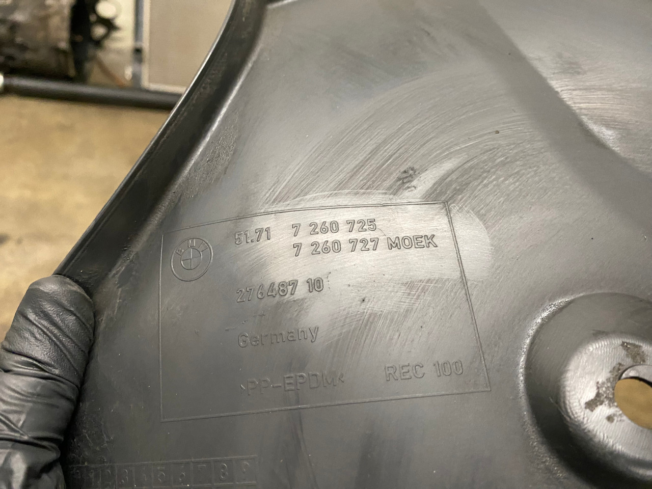 BMW F30 320i 328i DRIVER FRONT FENDER LINER SPLASH SHIELD 7260725