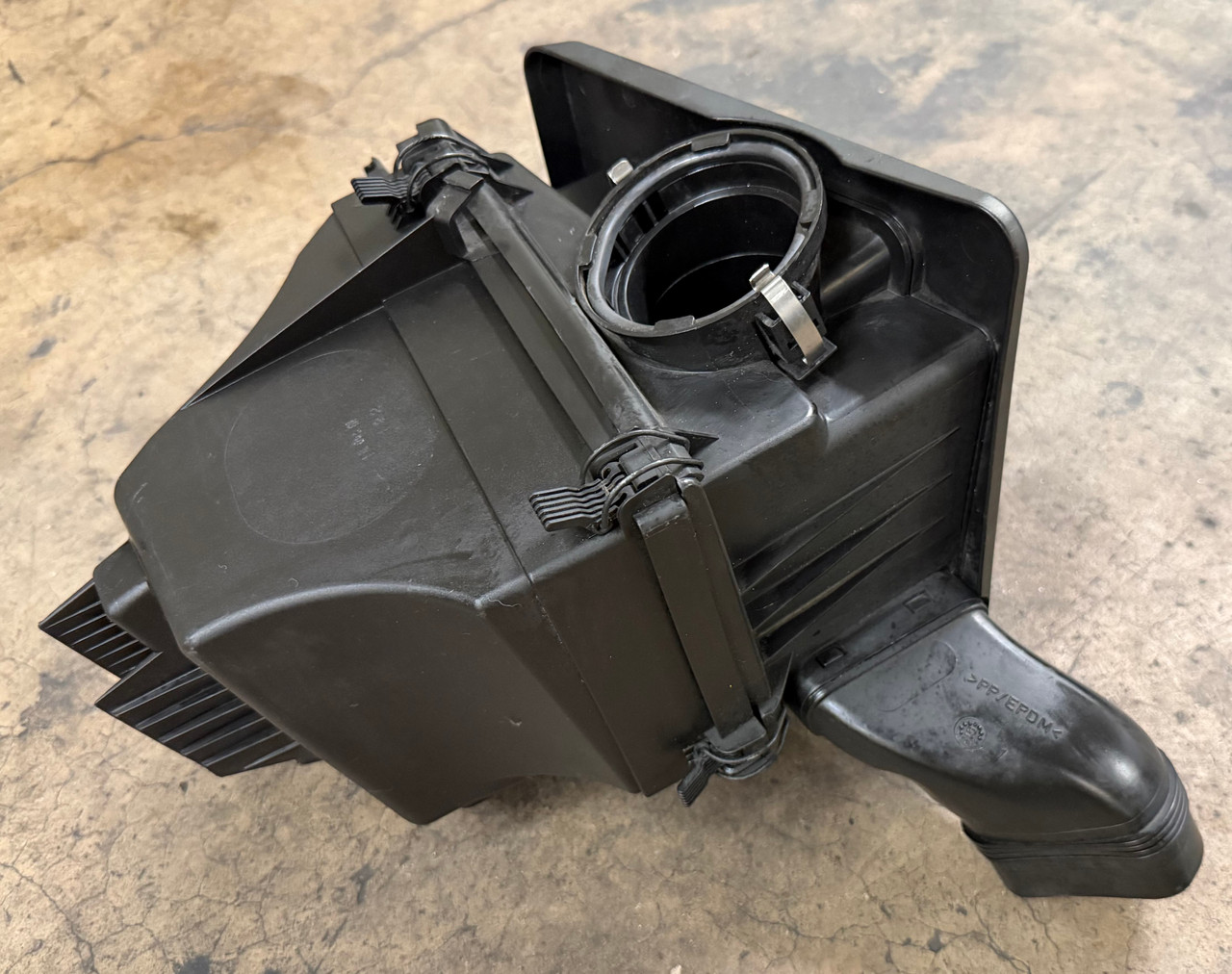 2001-05 BMW E46 325i 325ci M54 ENGINE AIR INTAKE FILTER BOX OEM 7501972