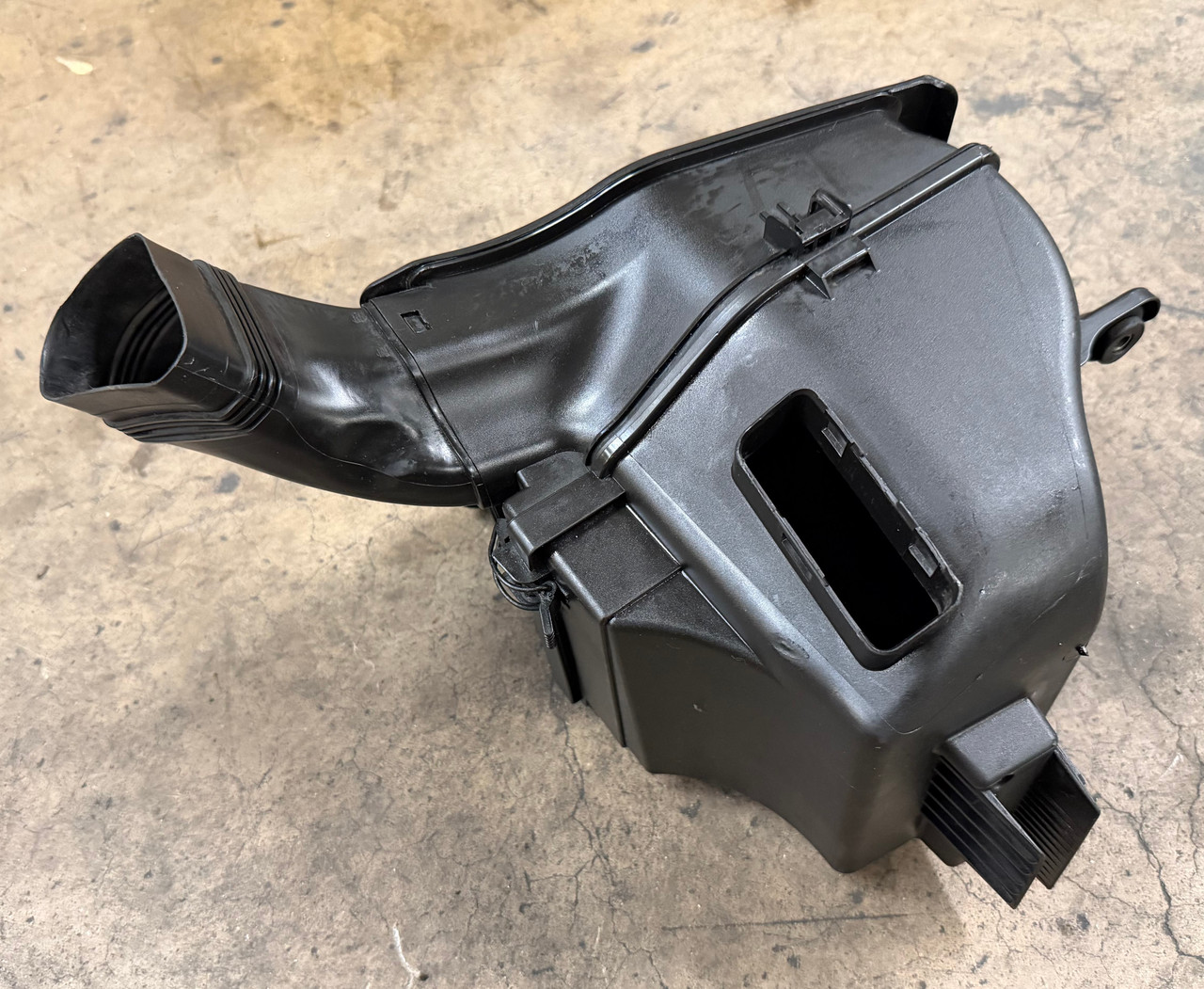 2001-05 BMW E46 325i 325ci M54 ENGINE AIR INTAKE FILTER BOX OEM 7501972