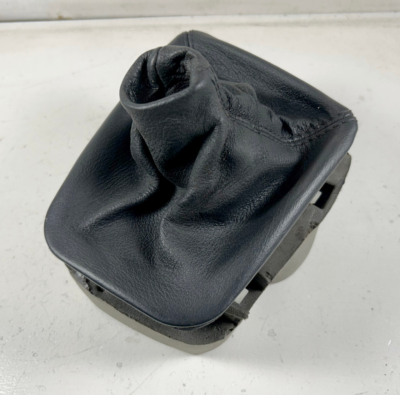 2000-05 BMW E46 3-SERIES BLACK LEATHER SHIFT BOOT