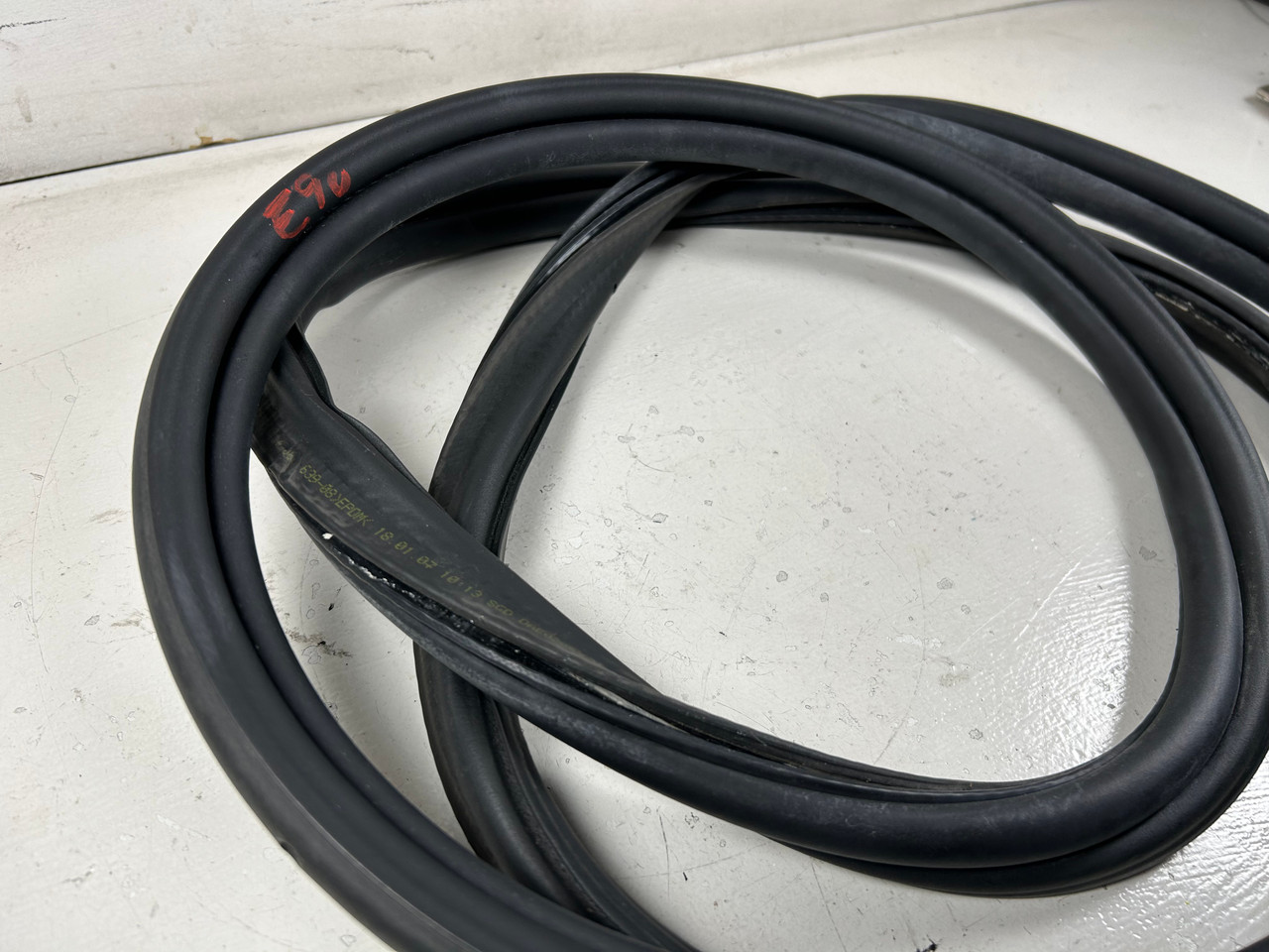 BMW E90 330i 328i TRUNK WEATHER RUBBER STRIP OEM