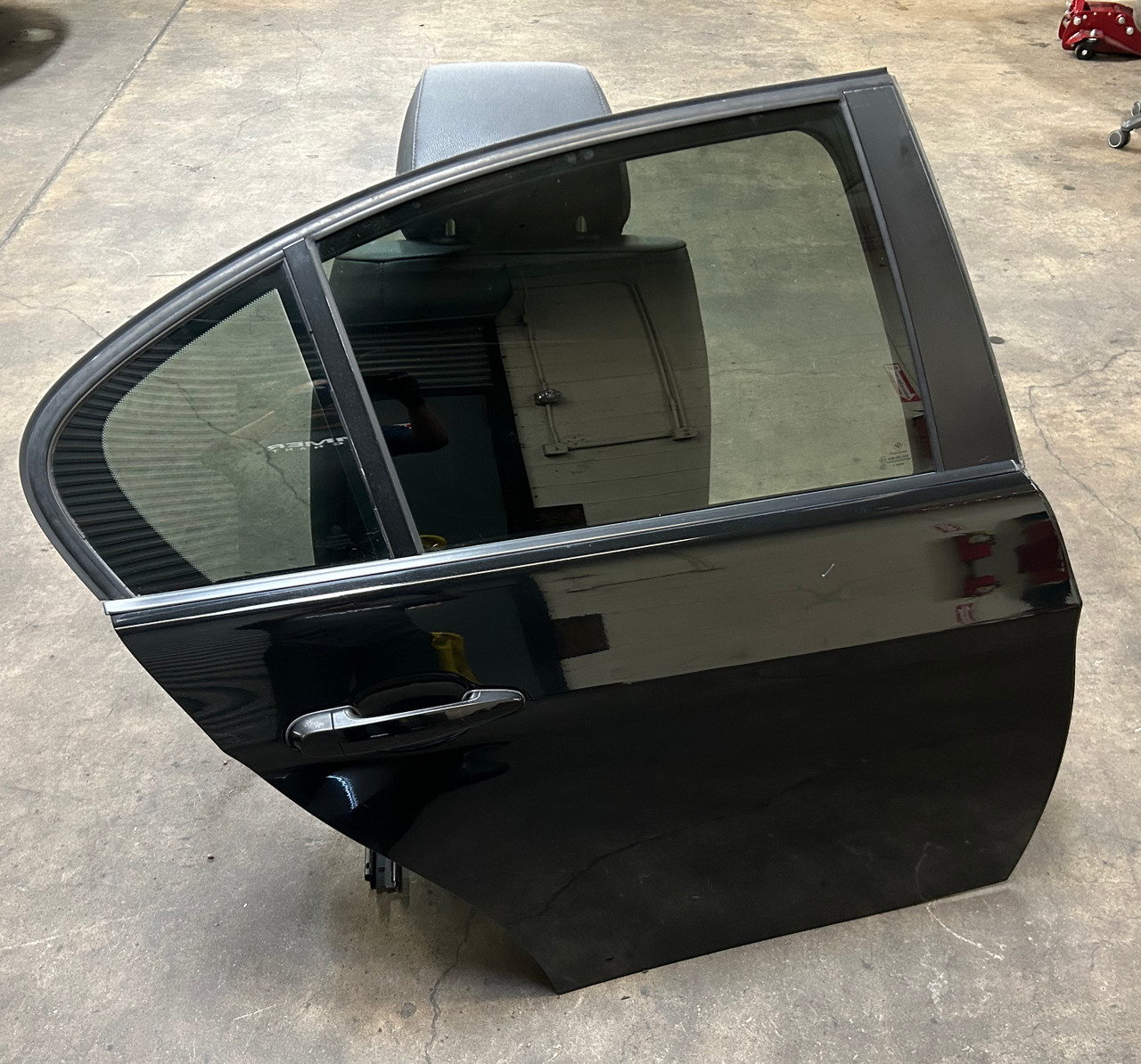 BMW E90 335i 328i PASSENGER REAR DOOR ASSEMBLY W/ WINDOW GLASS