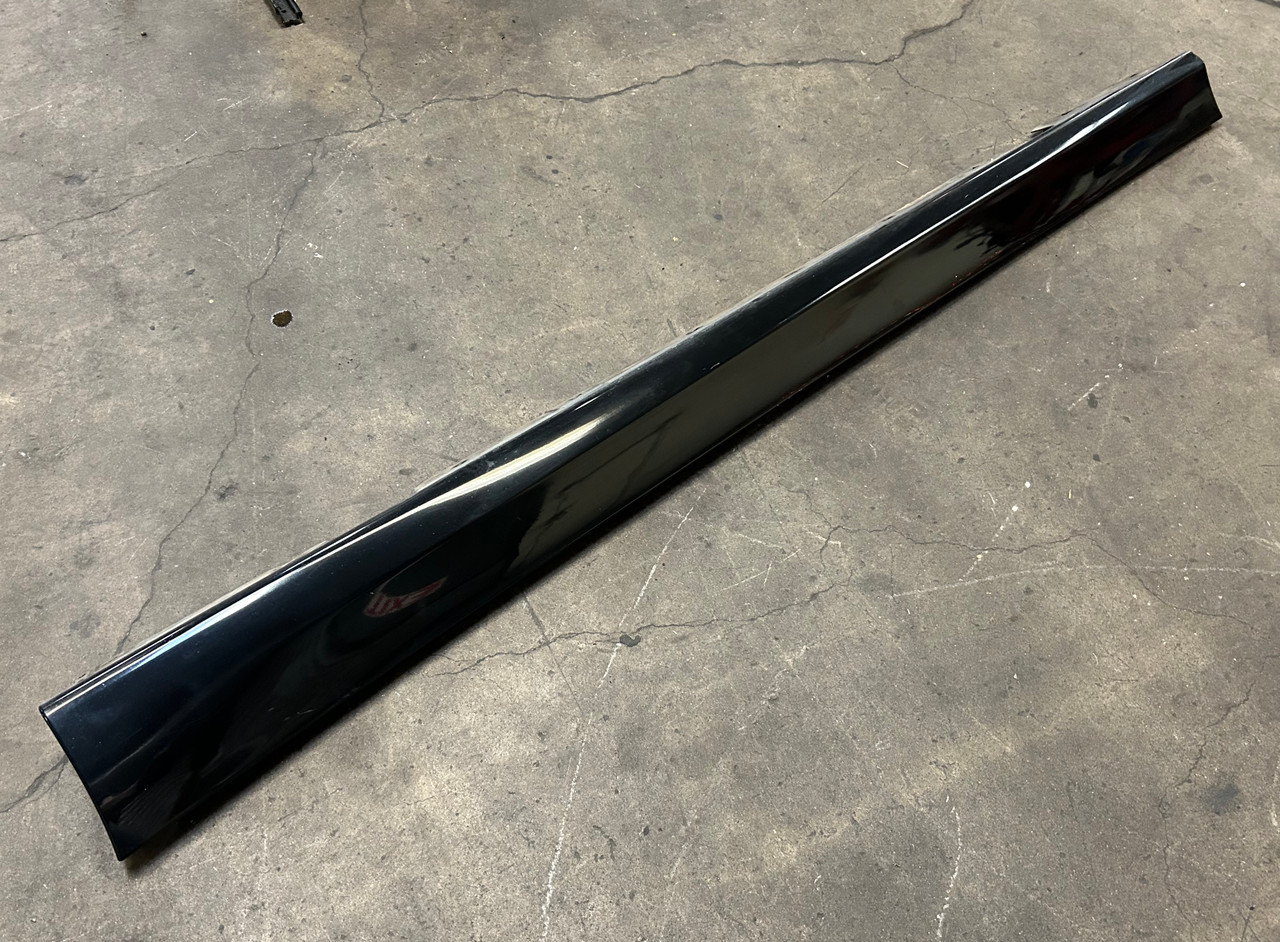 BMW E90 335i 328i DRIVER LOWER SIDE SKIRT ROCKER PANEL 7164795