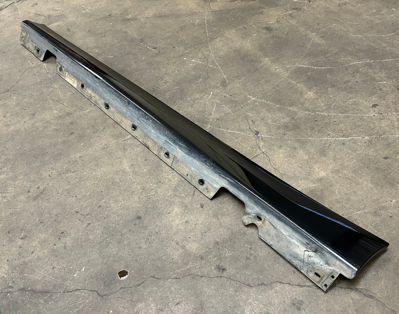 BMW E90 335i 328i DRIVER LOWER SIDE SKIRT ROCKER PANEL 7164795