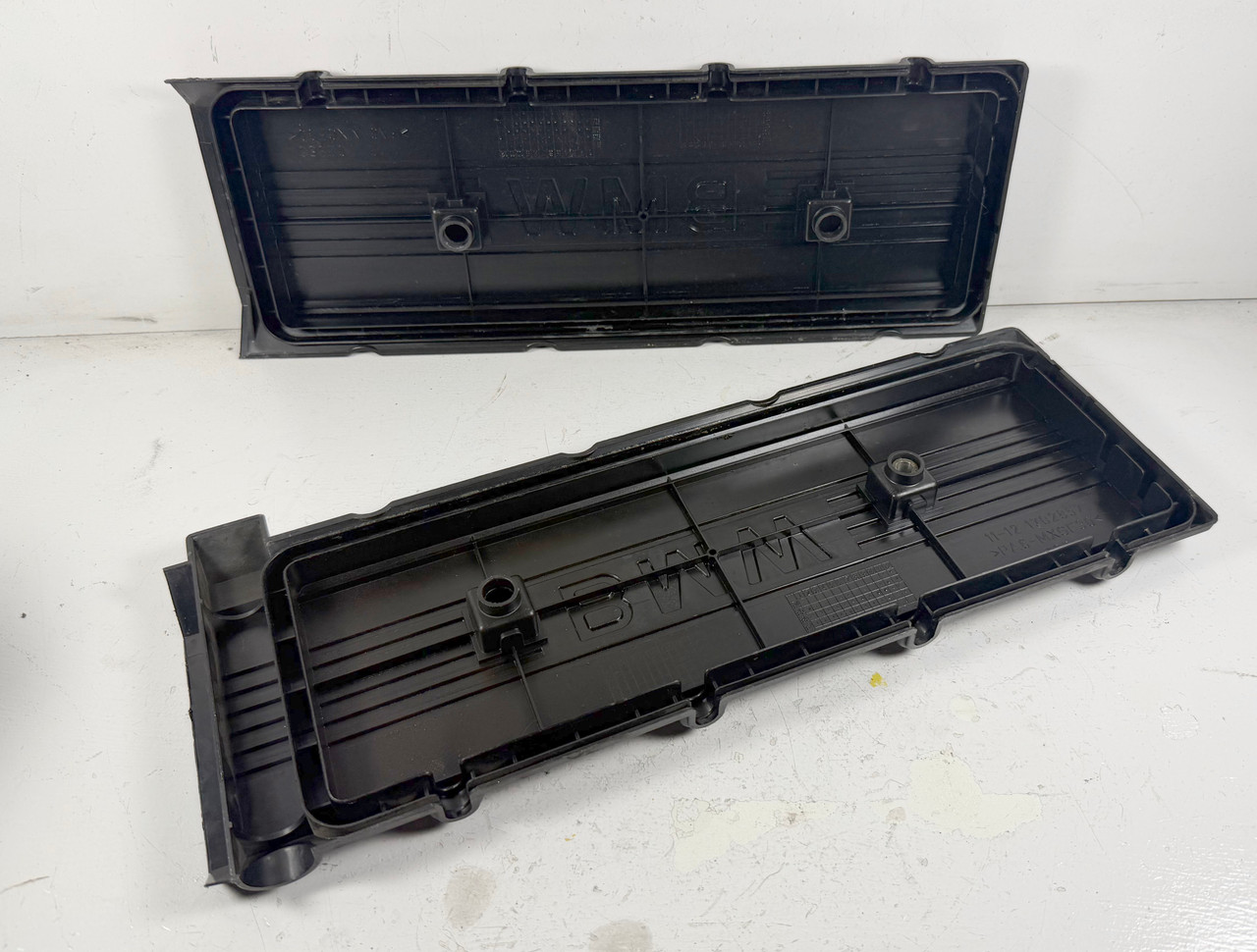 BMW E38 E39 740iL 540i M62 CYLINDER HEAD VALVE COVERS 1702857
