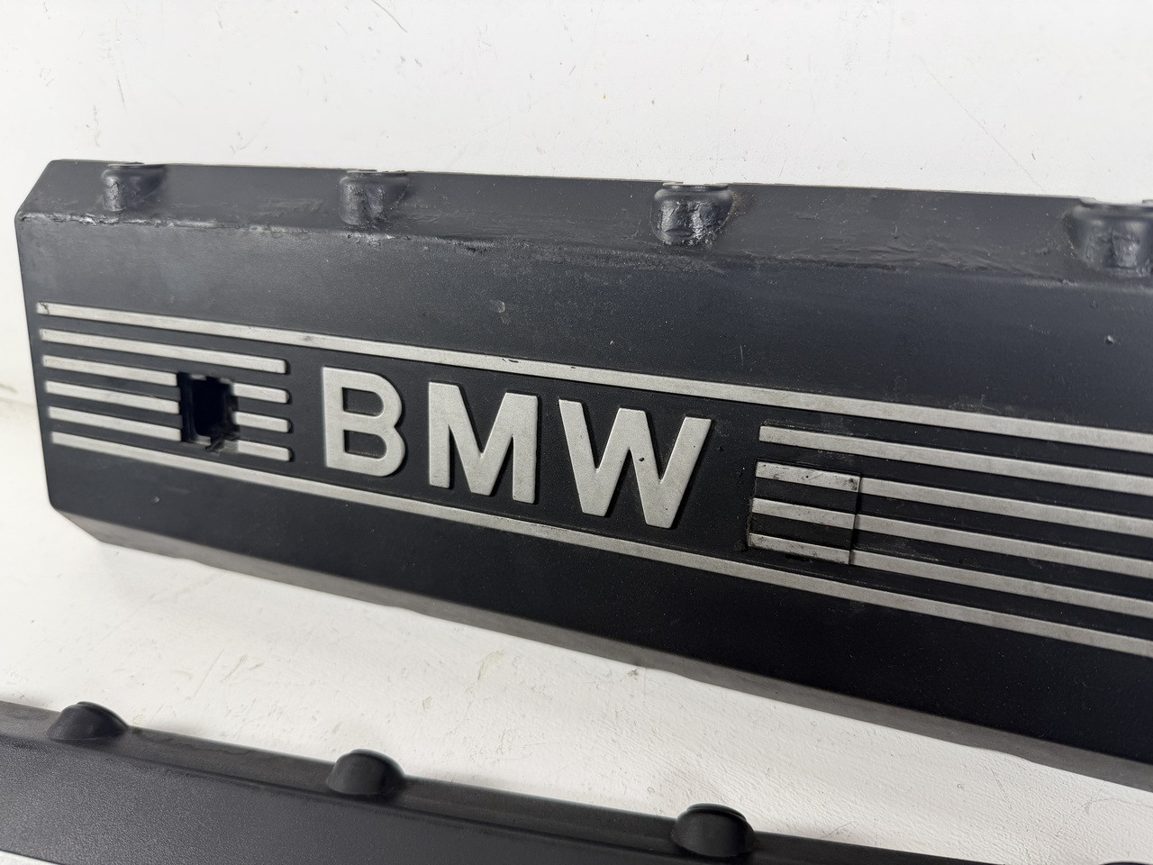 BMW E38 E39 740iL 540i M62 CYLINDER HEAD VALVE COVERS 1702857
