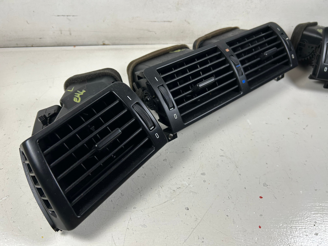 2000-05 BMW E46 3' DASH AIR VENTS AIR CONDITIONER HEATING  8363199