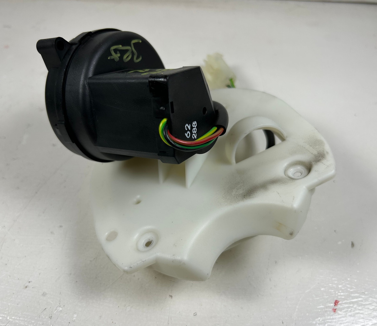 BMW E39 5' E46 330 325 FUSE BOX DME FAN BLOWER MOTOR 1745182