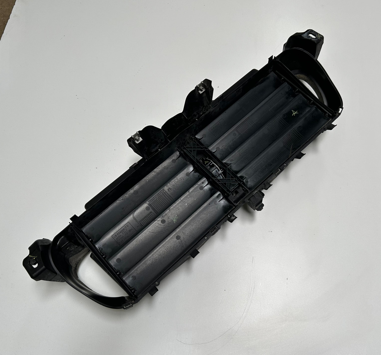 RADIATOR AIR DUCT W/ FLAP CONTROL BMW F10 528i 535i 7200787