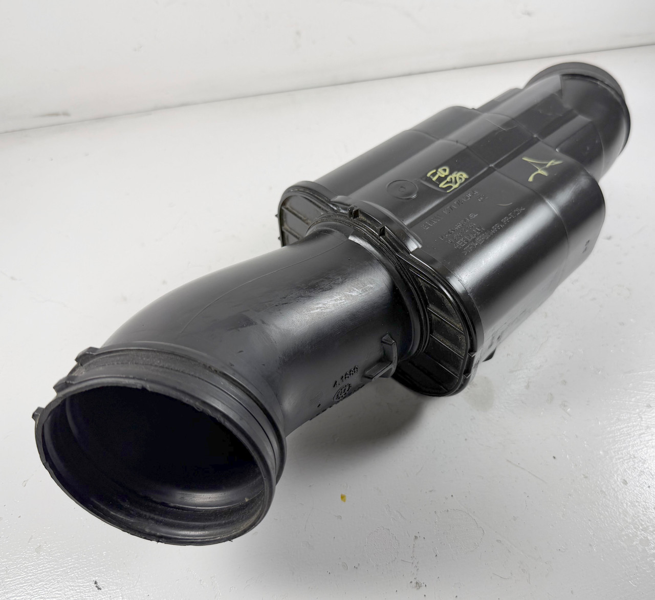 2011-16 BMW F10 528i AIR FILTER INTAKE DUCT 7612094