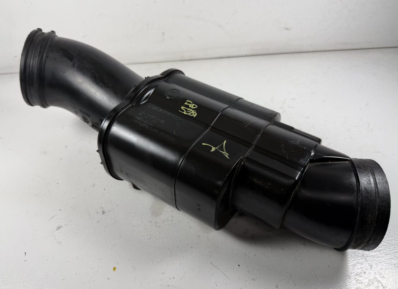 2011-16 BMW F10 528i AIR FILTER INTAKE DUCT 7612094