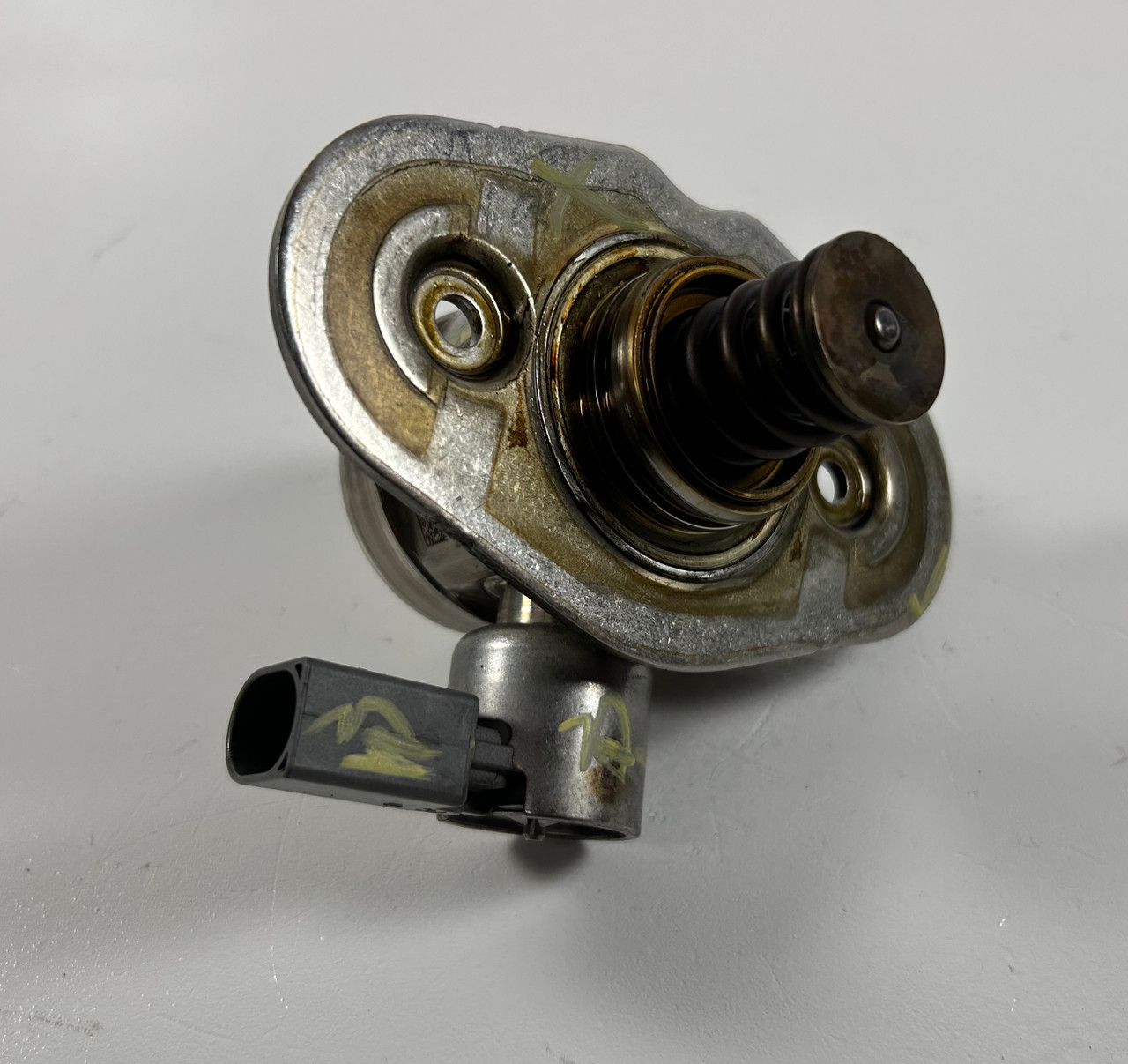 HPFP HIGH PRESSURE FUEL PUMP 2012-13 BMW F10 F20 F15 F16 Z4 8604229