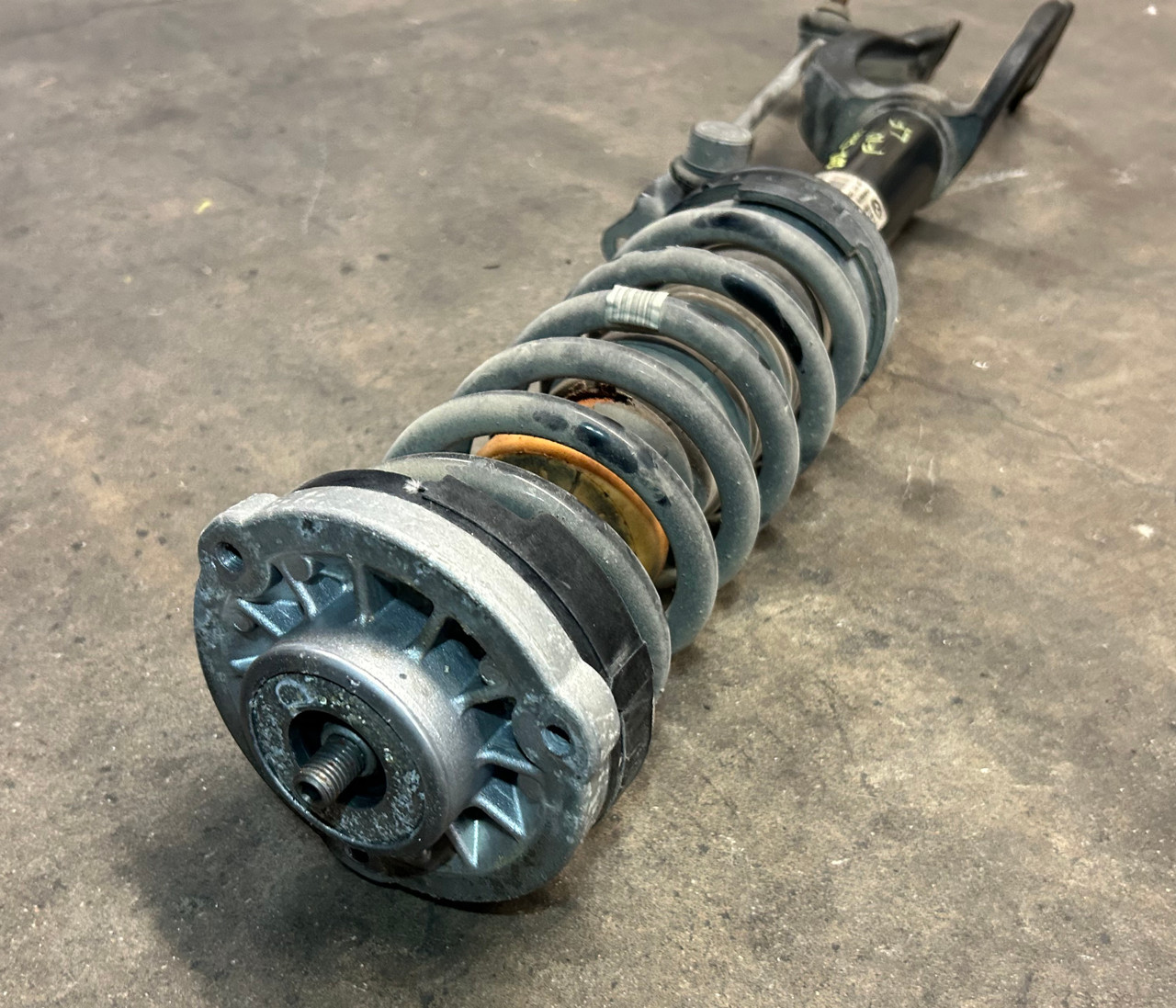 2011-16 BMW F10 535xi 528xi AWD DRIVER FRONT STRUT SHOCK ABSORBER 6852873