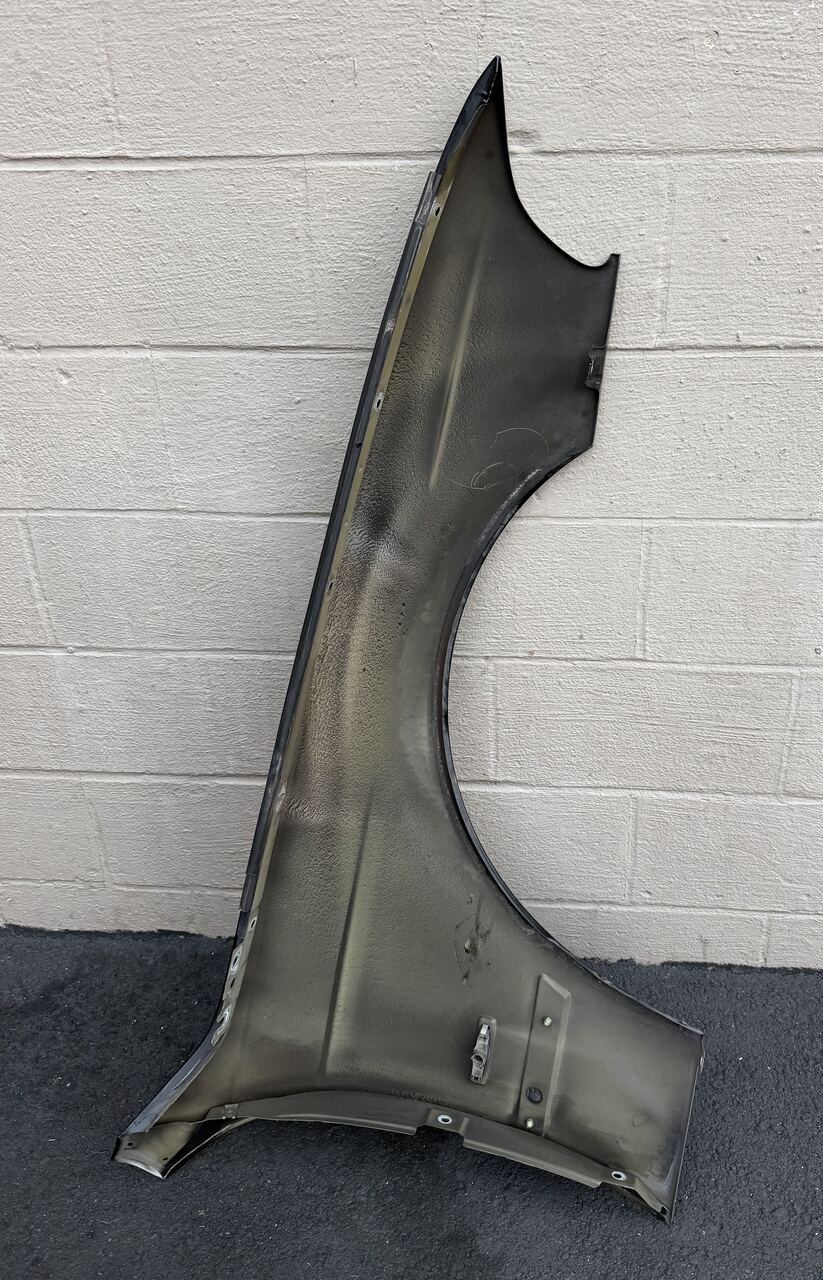 DRIVER FENDER SCHWARZ BMW E39 M5 540i 530i 525i 8162133