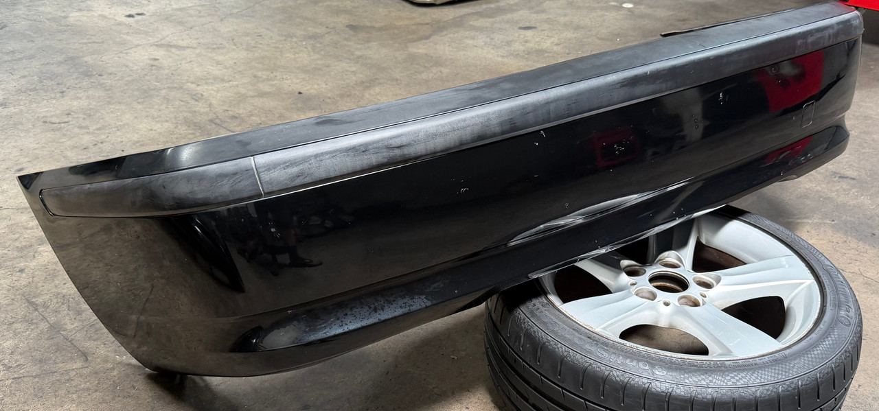2002-05 BMW E46 330i 325i SEDAN REAR BUMPER ASSEMBLY 7030591