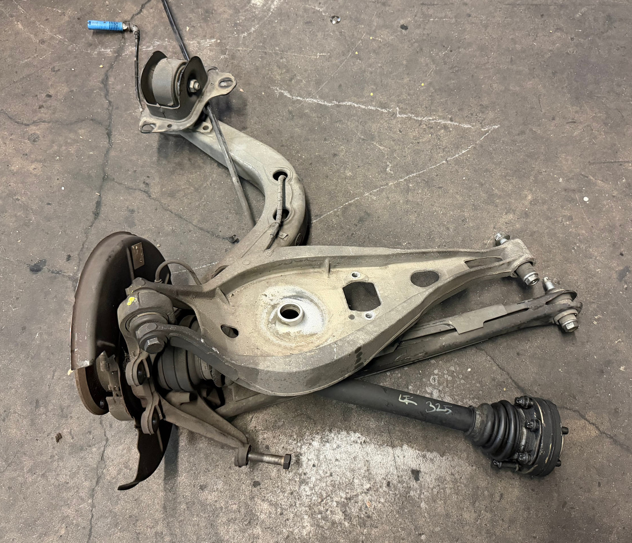 BMW E46 325 323 Z4 DRIVER REAR TRAILING ARM 6774777