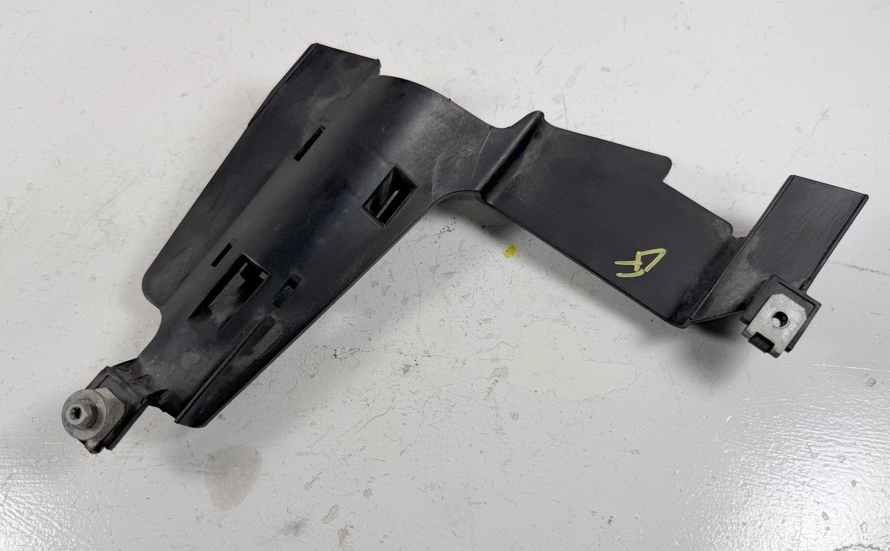 BMW E46 330i 325i DRIVER HEADLIGHT MOUNT BRACKET 1301073022