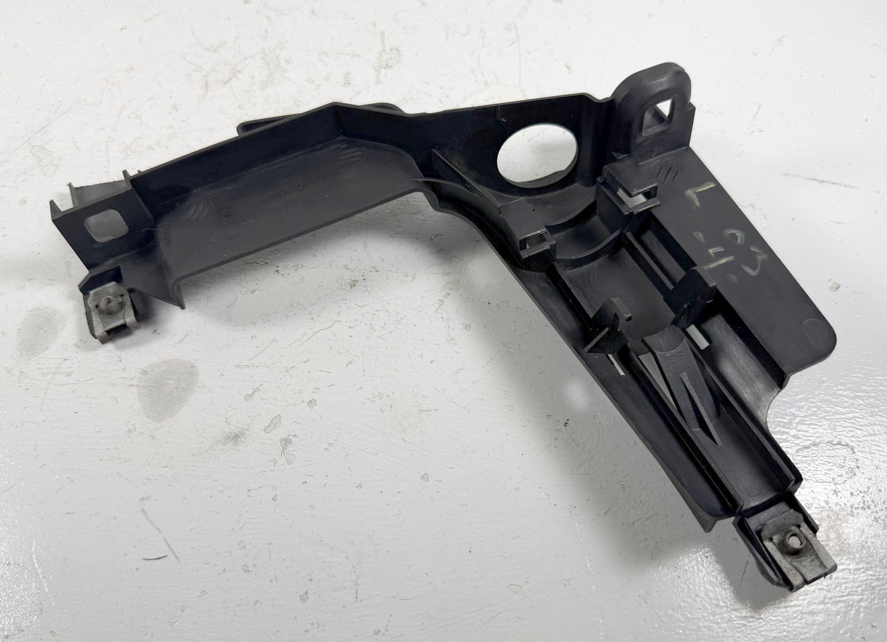 BMW E46 330i 325i DRIVER HEADLIGHT MOUNT BRACKET 1301073022