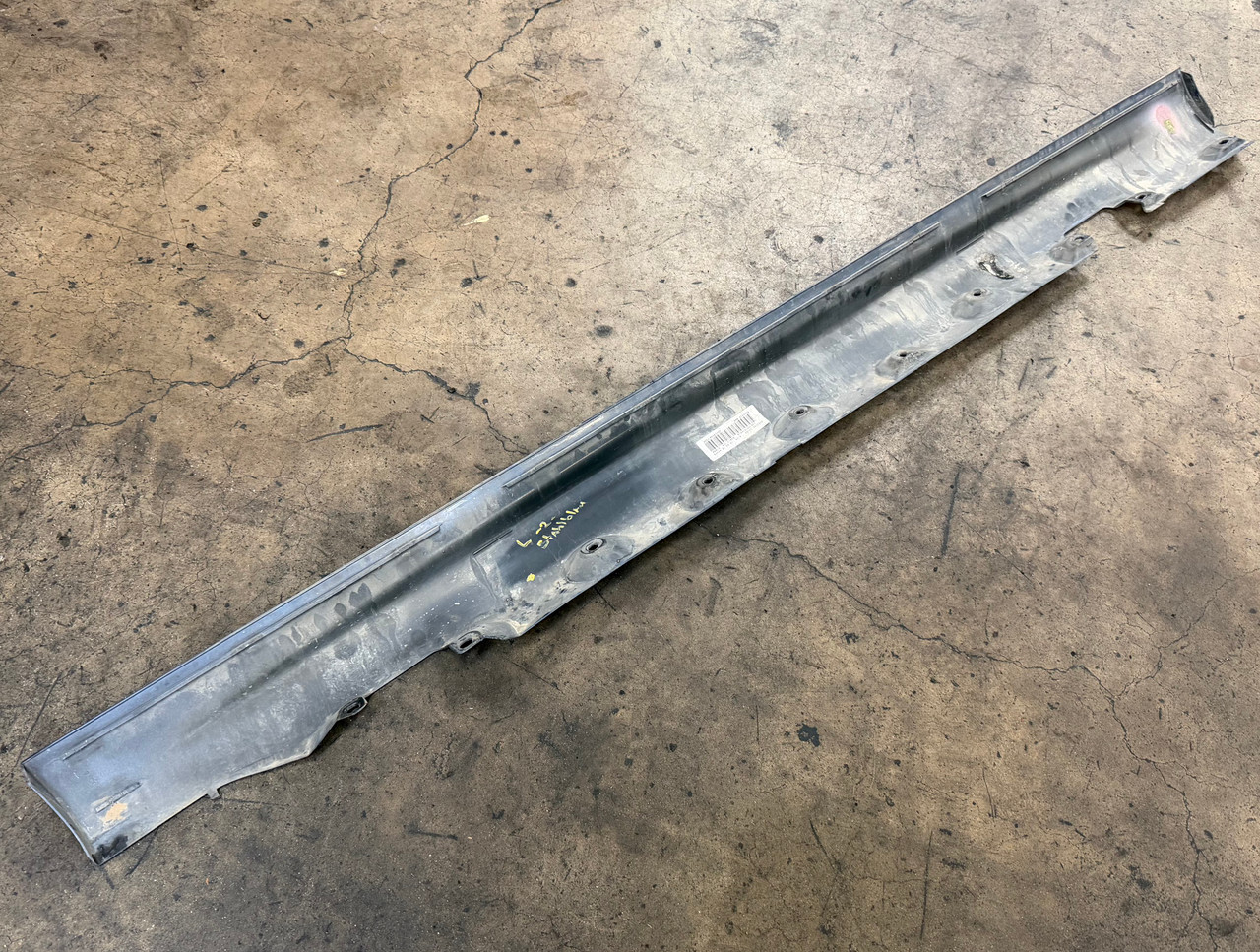 DRIVER SIDE SKIRT ROCKER PANEL BMW E46 330i 325i 8211943