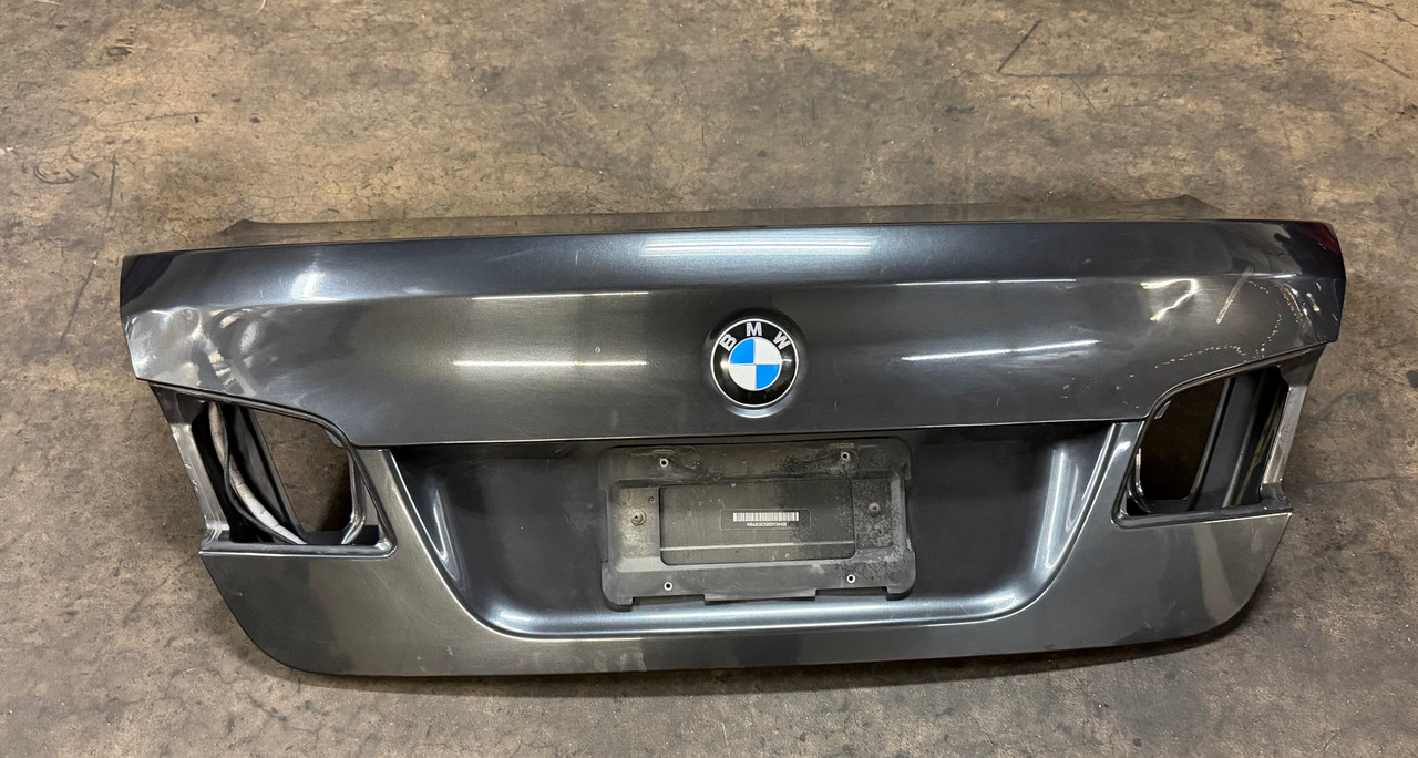 2012-16 BMW F10 550i 535i 528i TRUNK DECK LID SHELL 7240552