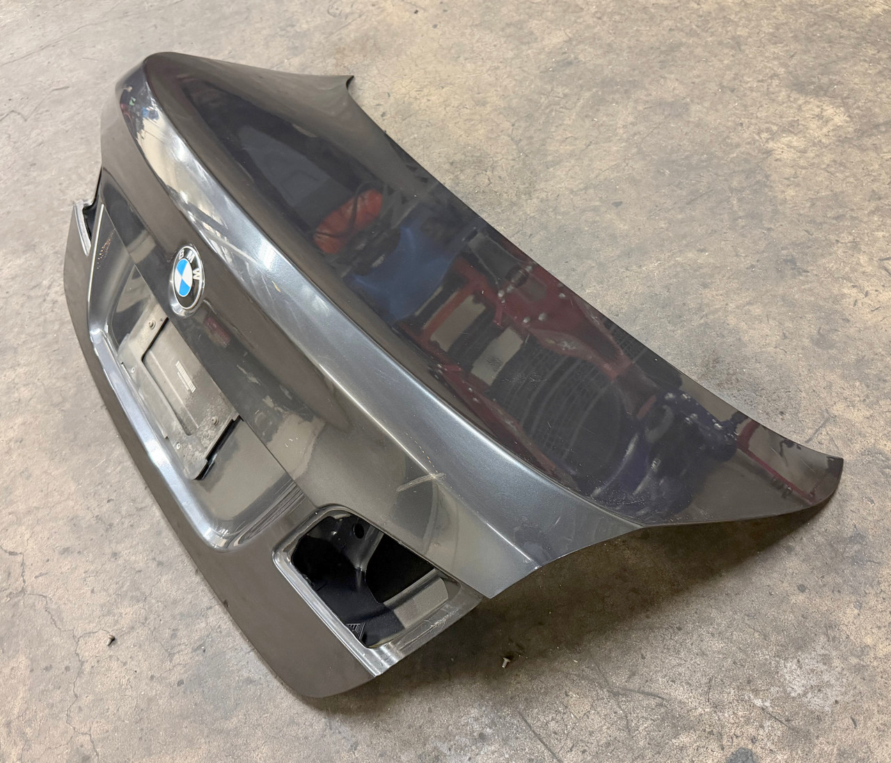 2012-16 BMW F10 550i 535i 528i TRUNK DECK LID SHELL 7240552
