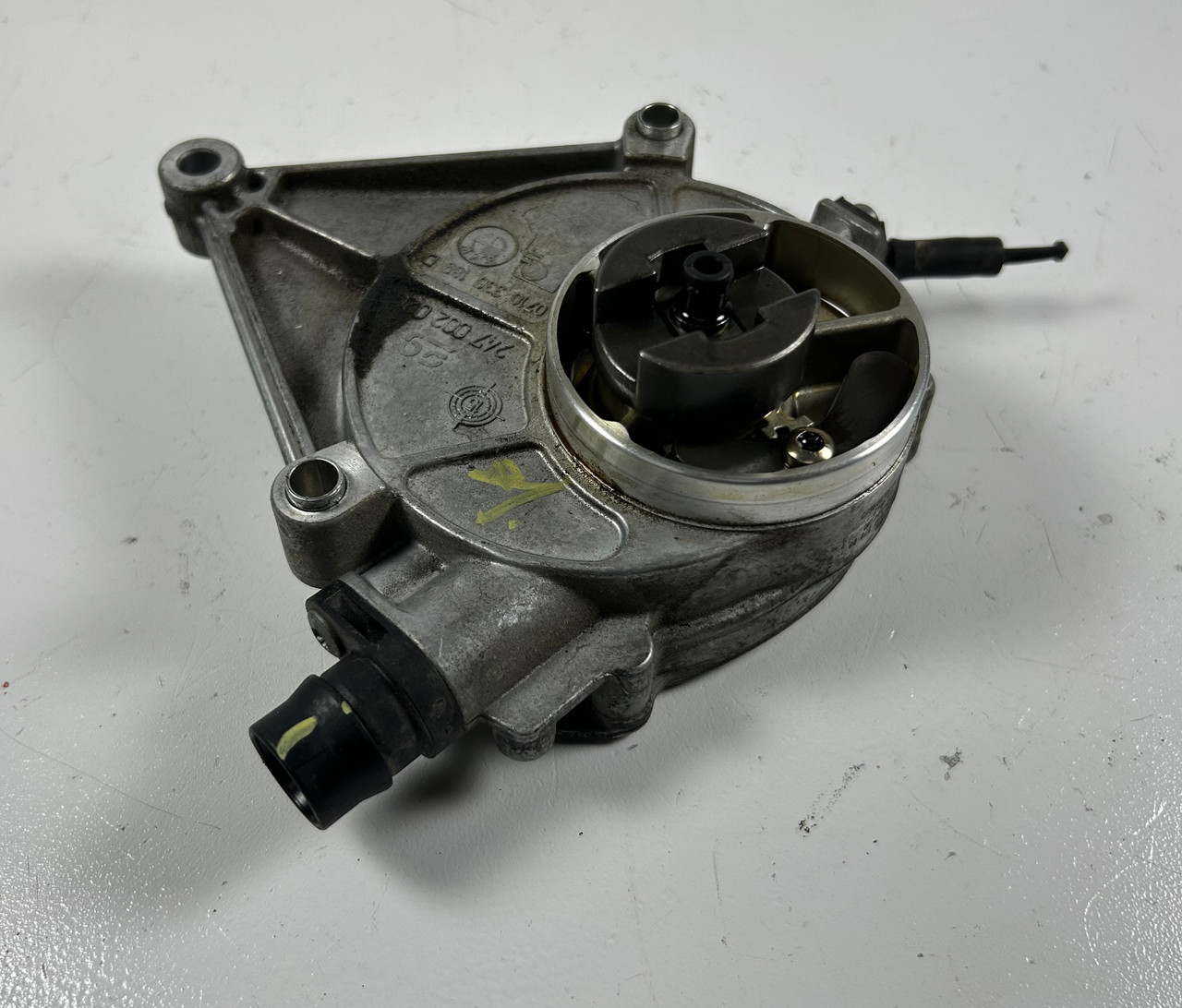 BMW F10 5' F30 3' N20 N26 ENGINE VACUUM PUMP 7622380