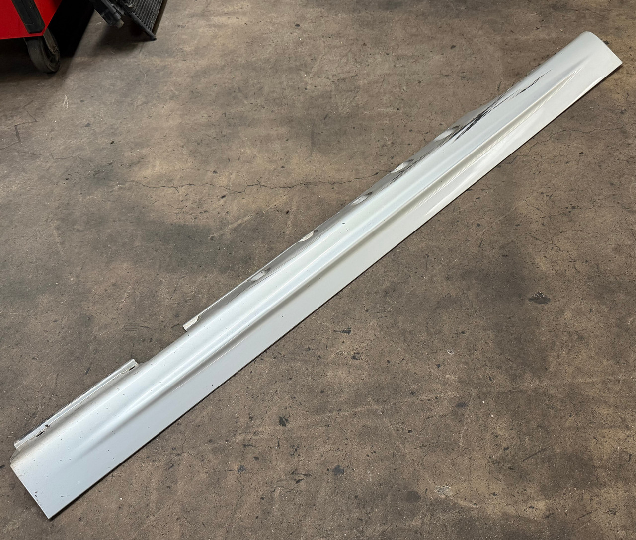 BMW E46 330 325 323 Passenger Side Skirt Rocker Panel Titansilber 8226122