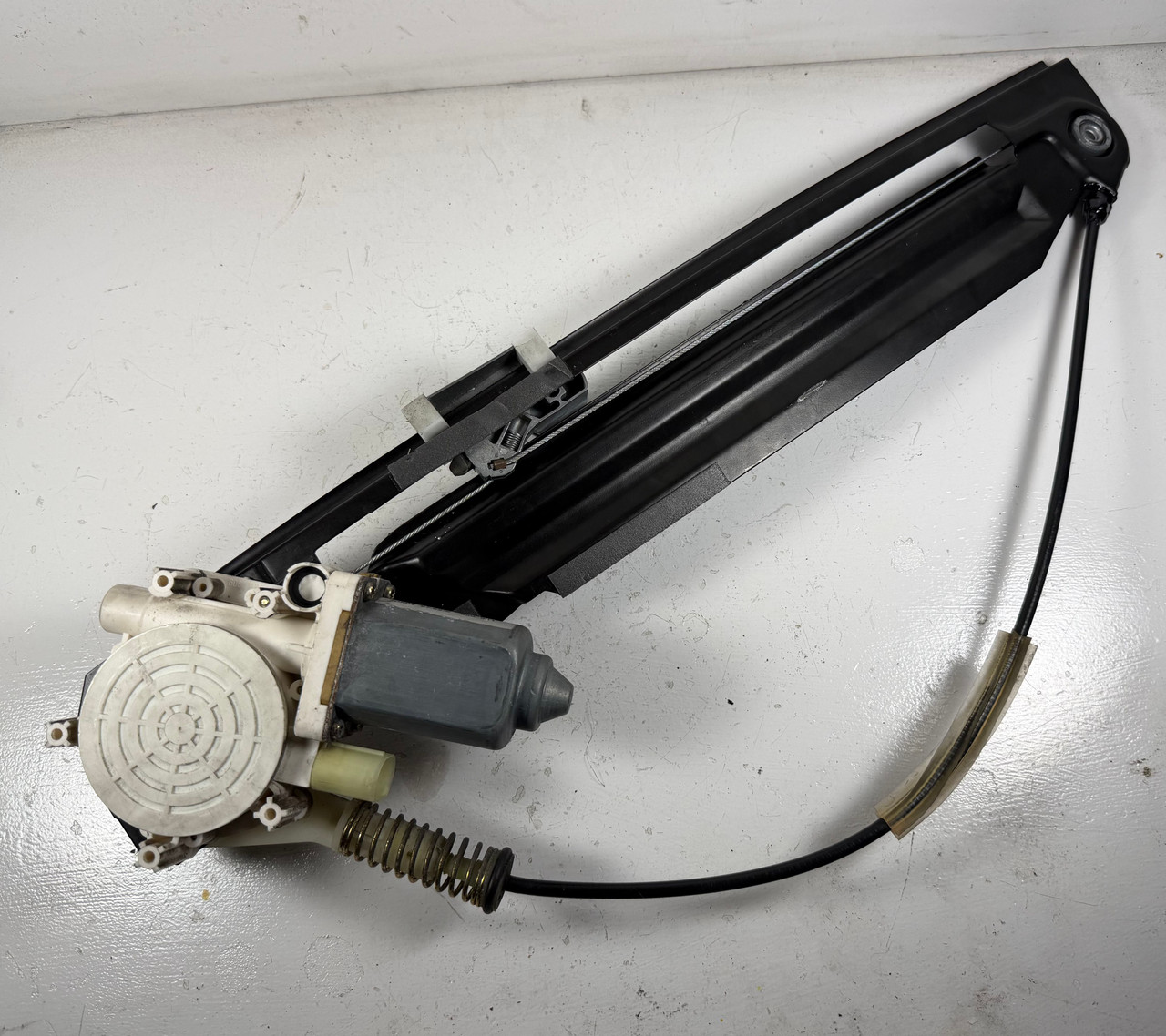 PASSENGER REAR WINDOW REGULATOR 1999-03 BMW E39 M5 540i 530i 528i 525i  8252430