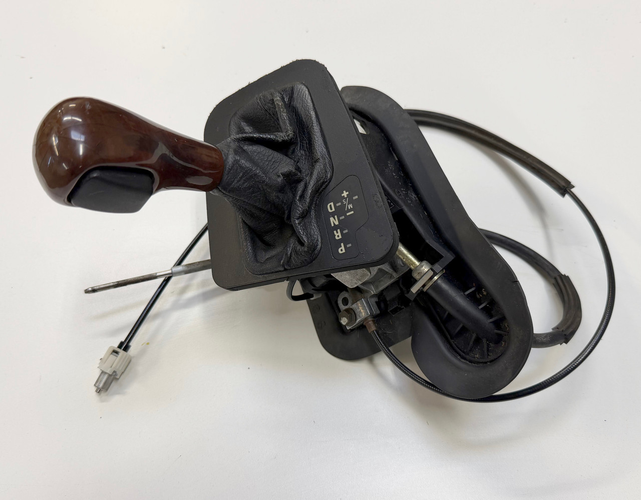 BMW E46 330 325 TRANSMISSION GEAR SHIFTER SELECTOR 7515261