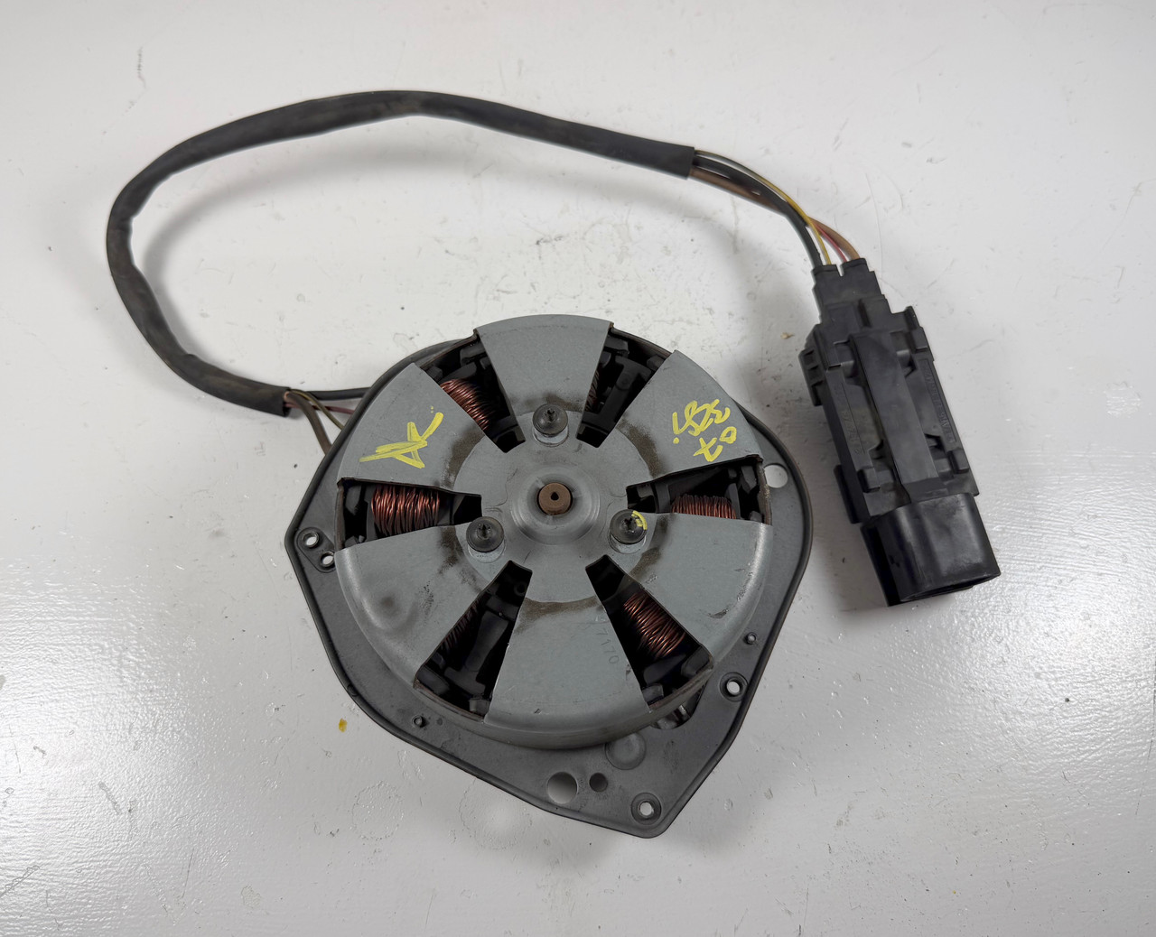 ELECTRIC COOLING MOTOR BMW E90 E92 328i 7561713